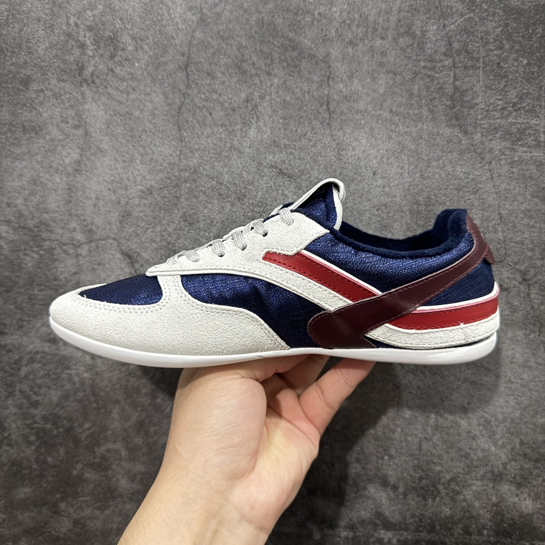 图片[2]-【HZ渠道纯原】MIU MIU缪缪 Gymnasium 绒面革 圆头系带 薄底鞋 低帮 生活休闲鞋 女款 蓝红色 私人订单 原版开发打造 区别市场所有版本 一切细节均对标原版 皮料 面料 大底均与原版对比无差别 无任何色差 欢迎对比 市场最高版 尺码：36-44-选品中心