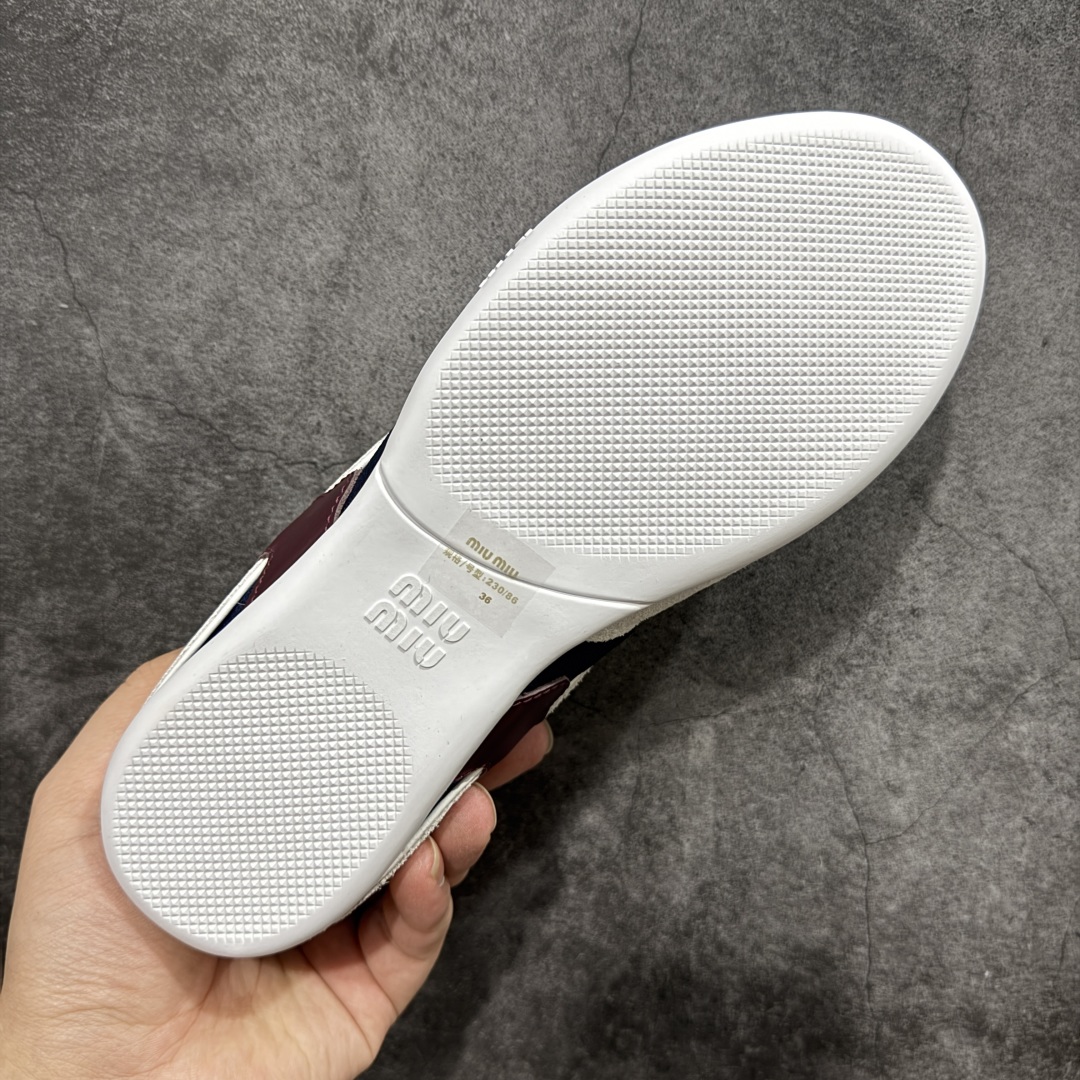 图片[9]-【HZ渠道纯原】MIU MIU缪缪 Gymnasium 绒面革 圆头系带 薄底鞋 低帮 生活休闲鞋 女款 蓝红色 私人订单 原版开发打造 区别市场所有版本 一切细节均对标原版 皮料 面料 大底均与原版对比无差别 无任何色差 欢迎对比 市场最高版 尺码：36-44-选品中心