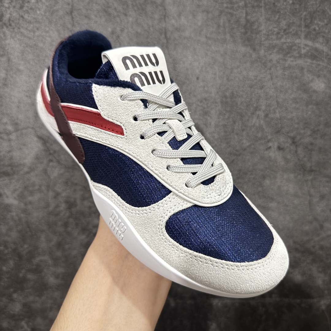 图片[3]-【HZ渠道纯原】MIU MIU缪缪 Gymnasium 绒面革 圆头系带 薄底鞋 低帮 生活休闲鞋 女款 蓝红色 私人订单 原版开发打造 区别市场所有版本 一切细节均对标原版 皮料 面料 大底均与原版对比无差别 无任何色差 欢迎对比 市场最高版 尺码：36-44-选品中心