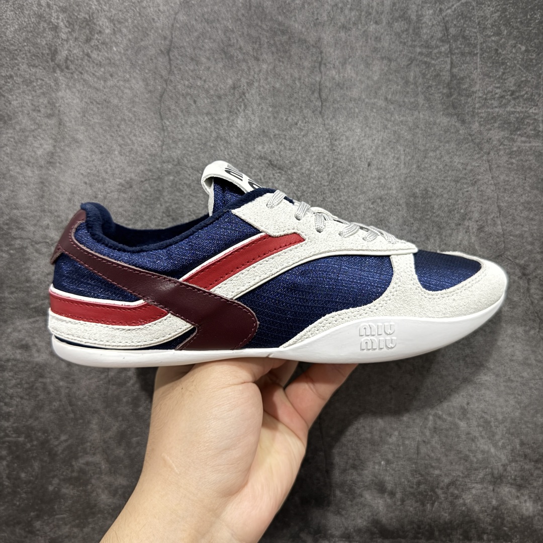 【HZ渠道纯原】MIU MIU缪缪 Gymnasium 绒面革 圆头系带 薄底鞋 低帮 生活休闲鞋 女款 蓝红色 私人订单 原版开发打造 区别市场所有版本 一切细节均对标原版 皮料 面料 大底均与原版对比无差别 无任何色差 欢迎对比 市场最高版 尺码：36-44-选品中心