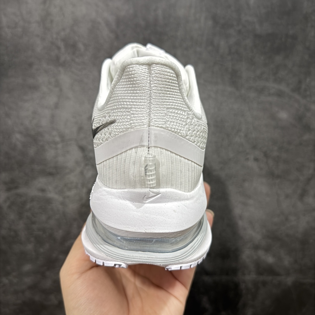 图片[4]-【H11纯原】Nike Pegasus Premium Airscape 舒适百搭减震防滑耐磨透气 低帮跑步鞋     低帮跑步鞋 白银配色，简约又不失活力，上脚超吸睛。  它不仅颜值高，性能更是一绝！  全掌气垫科技，减震防滑超耐磨，每一步都能感受到强劲回弹，给双脚舒适支撑。  透气鞋面，跑步时双脚也能自由呼吸。    #独家原包 原底原料 开模打造  #原厂鞋标 高精密准度  #原楦原纸板开发 匹配原版98%以上  #后跟弧度 正确呈现  #原厂皮料 质感无敌  #皮料切割干净 无任何毛边 清洁度细节完美    货号：HQ2592-102    尺码：36 36.5 37.5 38 38.5 39 40 40.5 41 42 42.5 43 44 45 46-选品中心