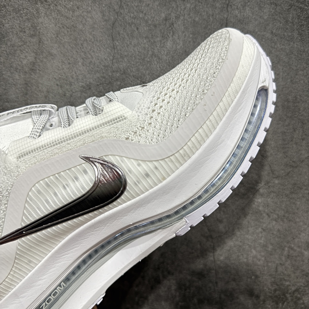 图片[6]-【H11纯原】Nike Pegasus Premium Airscape 舒适百搭减震防滑耐磨透气 低帮跑步鞋     低帮跑步鞋 白银配色，简约又不失活力，上脚超吸睛。  它不仅颜值高，性能更是一绝！  全掌气垫科技，减震防滑超耐磨，每一步都能感受到强劲回弹，给双脚舒适支撑。  透气鞋面，跑步时双脚也能自由呼吸。    #独家原包 原底原料 开模打造  #原厂鞋标 高精密准度  #原楦原纸板开发 匹配原版98%以上  #后跟弧度 正确呈现  #原厂皮料 质感无敌  #皮料切割干净 无任何毛边 清洁度细节完美    货号：HQ2592-102    尺码：36 36.5 37.5 38 38.5 39 40 40.5 41 42 42.5 43 44 45 46-选品中心