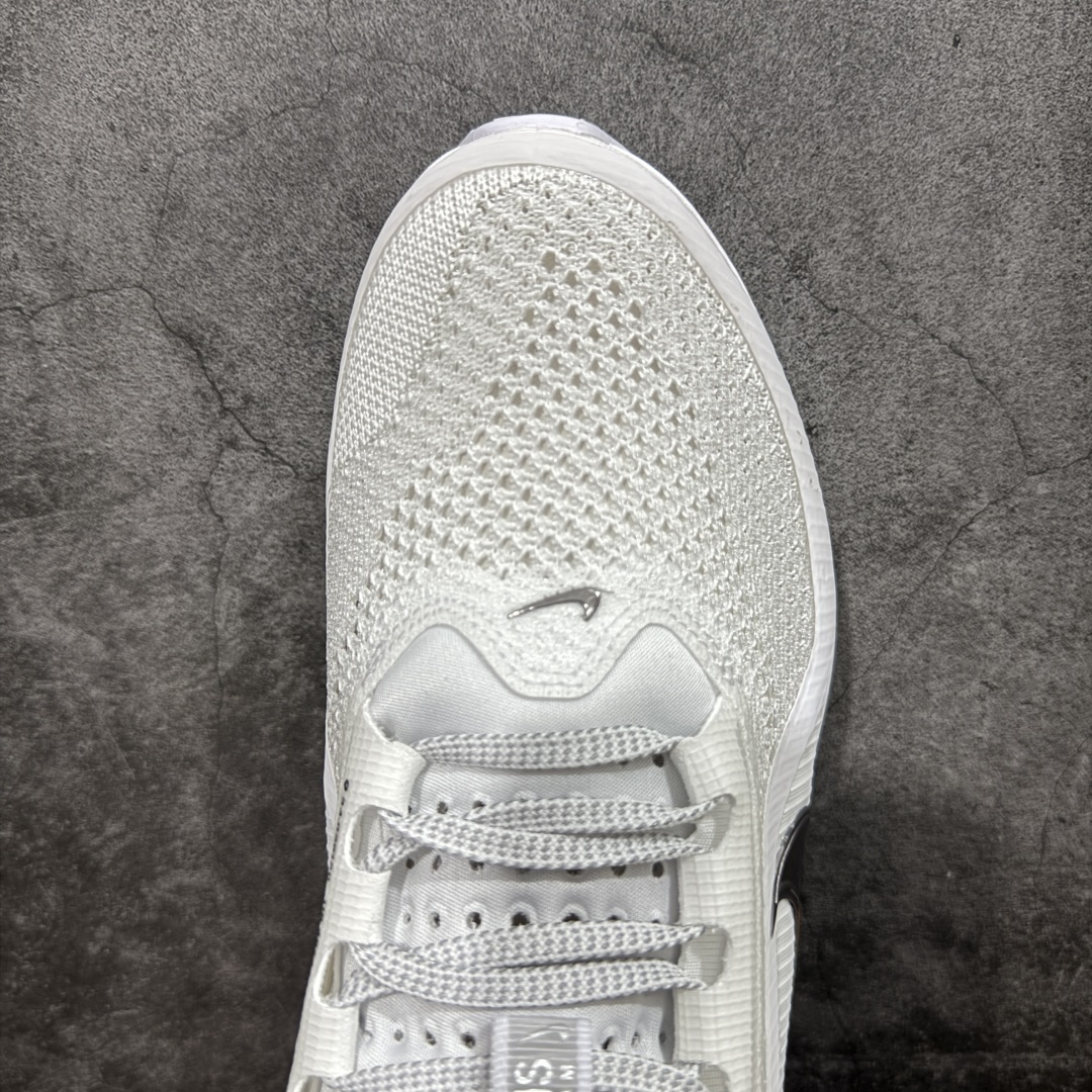 图片[5]-【H11纯原】Nike Pegasus Premium Airscape 舒适百搭减震防滑耐磨透气 低帮跑步鞋     低帮跑步鞋 白银配色，简约又不失活力，上脚超吸睛。  它不仅颜值高，性能更是一绝！  全掌气垫科技，减震防滑超耐磨，每一步都能感受到强劲回弹，给双脚舒适支撑。  透气鞋面，跑步时双脚也能自由呼吸。    #独家原包 原底原料 开模打造  #原厂鞋标 高精密准度  #原楦原纸板开发 匹配原版98%以上  #后跟弧度 正确呈现  #原厂皮料 质感无敌  #皮料切割干净 无任何毛边 清洁度细节完美    货号：HQ2592-102    尺码：36 36.5 37.5 38 38.5 39 40 40.5 41 42 42.5 43 44 45 46-选品中心