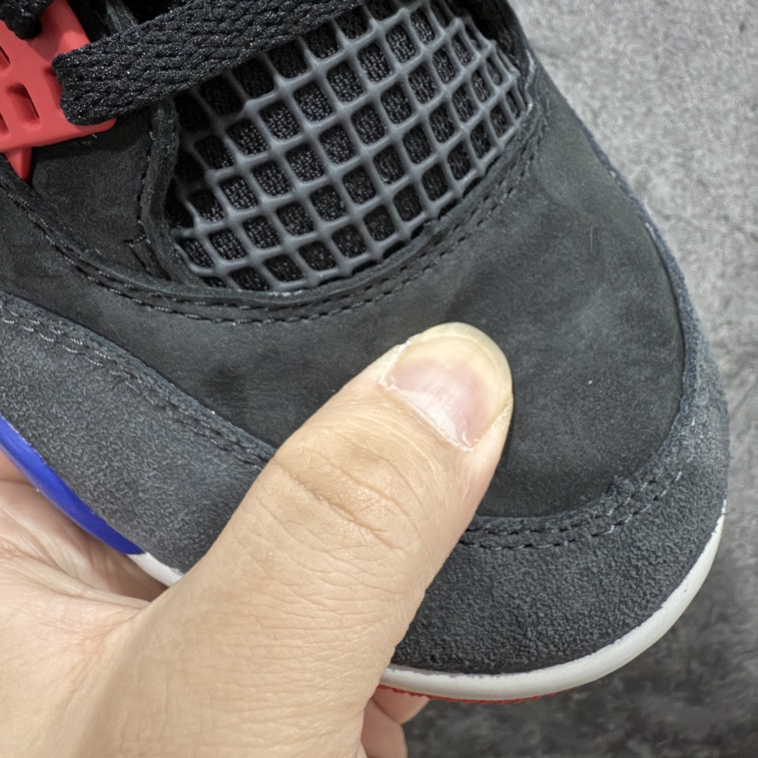 图片[6]-【OG纯原】 Air Jordan 4 Retro \”Lase\” AJ4 乔4黑灰蓝配色 FV5029-003 知名大厂出品 全鞋原材原数据打造 市场第一梯队品质 后跟饰片中心位置有合模线 超弹硅胶材质 内层不织布补强 补强为硅胶提供更强耐久性 避免断裂 圈内最强四代 耗时半年巨作 全套原纸板楦头开发 原厂特供皮料加持 确保原汁原味 完美呈现四代版型 一比一鞋头弧度高度鞋身弧度 数据细节工艺流程均保持原鞋一致 原厂TPU网格鞋带扣 正确内里网布 菱角分明不变形无多余毛边 柔软性质感一致于原鞋 市场唯一原厂鞋扣模具 背面可见隐藏注塑口 原厂织唛标 原厂飞人电绣工艺 尾指中部跳三针 独家绑鞋带手法 印刷中底布 四线拉帮 米色美纹纸贴合固定 进口港宝加持 后跟自然饱满 全鞋荧光划线卡点 追求极致完美 每一双都是工艺品 多重QC质检 超越公司货的品控标准 实实在在的免检产品 尺码：36 36.5 37.5 38 38.5 39 40 40.5 41 42 42.5 43 44 44.5 45 46 47.5-选品中心