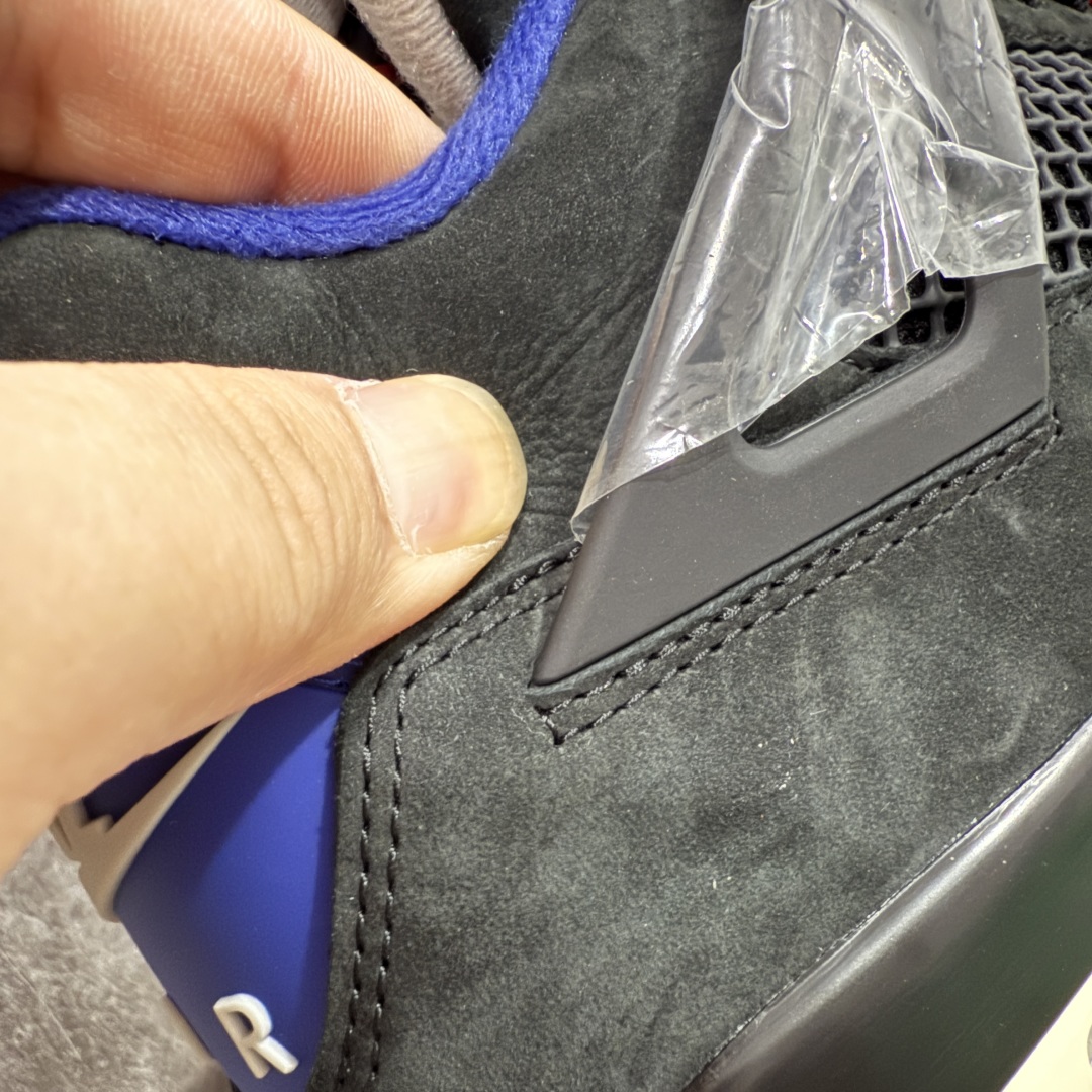 图片[4]-【OG纯原】 Air Jordan 4 Retro \”Lase\” AJ4 乔4黑灰蓝配色 FV5029-003 知名大厂出品 全鞋原材原数据打造 市场第一梯队品质 后跟饰片中心位置有合模线 超弹硅胶材质 内层不织布补强 补强为硅胶提供更强耐久性 避免断裂 圈内最强四代 耗时半年巨作 全套原纸板楦头开发 原厂特供皮料加持 确保原汁原味 完美呈现四代版型 一比一鞋头弧度高度鞋身弧度 数据细节工艺流程均保持原鞋一致 原厂TPU网格鞋带扣 正确内里网布 菱角分明不变形无多余毛边 柔软性质感一致于原鞋 市场唯一原厂鞋扣模具 背面可见隐藏注塑口 原厂织唛标 原厂飞人电绣工艺 尾指中部跳三针 独家绑鞋带手法 印刷中底布 四线拉帮 米色美纹纸贴合固定 进口港宝加持 后跟自然饱满 全鞋荧光划线卡点 追求极致完美 每一双都是工艺品 多重QC质检 超越公司货的品控标准 实实在在的免检产品 尺码：36 36.5 37.5 38 38.5 39 40 40.5 41 42 42.5 43 44 44.5 45 46 47.5-选品中心