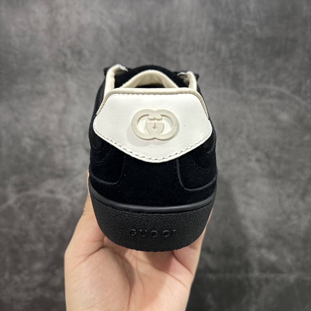 图片[4]-【广东纯原版本】Gucci Interlocking G Suede Sneaker G74系列低帮复古百搭休闲运动板鞋 升级官方最新全套专柜代购2024酒红色配件及包装物(附送官方快递加固包装盒!!) 采用进口反绒牛皮组合网织布鞋面材质 饰金属双G椭圆形珐琅细节 搭载超软猪皮软糯内里 内嵌超软皮灌注缓震PU脚垫 鞋底采用固特异内外锁死工艺 最大限度弯折永不开胶 独立双层无痕隔色TPR组合鞋底 尺码：38-45-选品中心