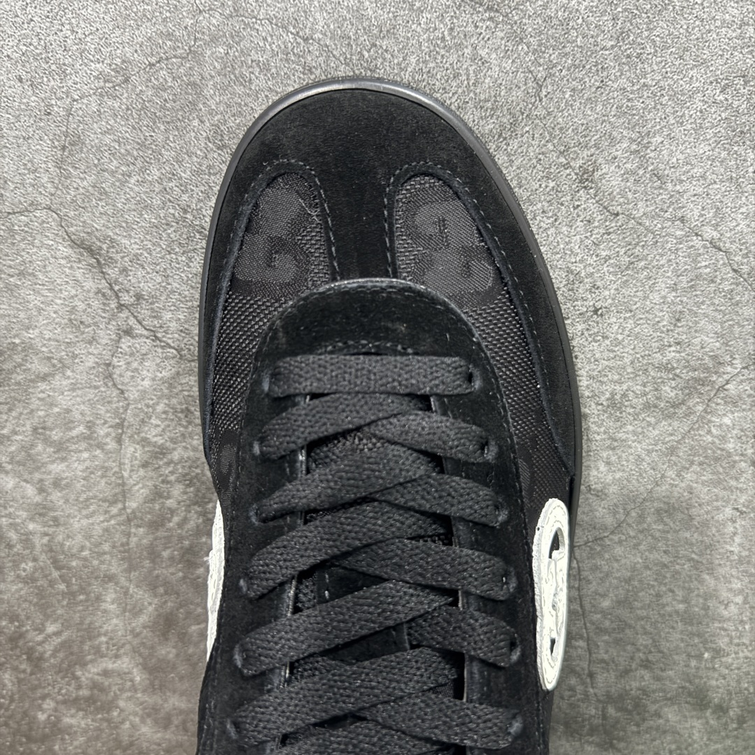 图片[5]-【广东纯原版本】Gucci Interlocking G Suede Sneaker G74系列低帮复古百搭休闲运动板鞋 升级官方最新全套专柜代购2024酒红色配件及包装物(附送官方快递加固包装盒!!) 采用进口反绒牛皮组合网织布鞋面材质 饰金属双G椭圆形珐琅细节 搭载超软猪皮软糯内里 内嵌超软皮灌注缓震PU脚垫 鞋底采用固特异内外锁死工艺 最大限度弯折永不开胶 独立双层无痕隔色TPR组合鞋底 尺码：38-45-选品中心