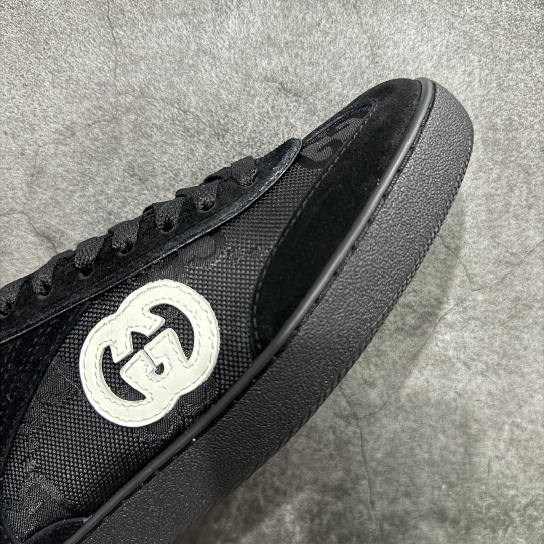 图片[6]-【广东纯原版本】Gucci Interlocking G Suede Sneaker G74系列低帮复古百搭休闲运动板鞋 升级官方最新全套专柜代购2024酒红色配件及包装物(附送官方快递加固包装盒!!) 采用进口反绒牛皮组合网织布鞋面材质 饰金属双G椭圆形珐琅细节 搭载超软猪皮软糯内里 内嵌超软皮灌注缓震PU脚垫 鞋底采用固特异内外锁死工艺 最大限度弯折永不开胶 独立双层无痕隔色TPR组合鞋底 尺码：38-45-选品中心