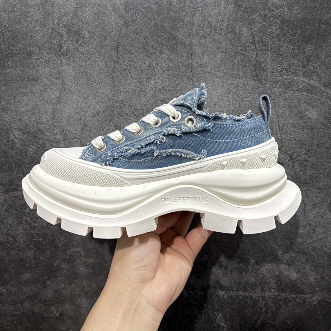 图片[2]-【广东纯原版本】s25新款SMILEREPUBLIC 檀健次 老爹鞋2.0系列重磅来袭🔥🔥🔥采用了 水洗布 TPU贴盒大底厚底7cm大底轻盈又增高💯#SMILEREPUBLIC三周年#SMILEQUEEN#开口笑二代#厚底鞋#偏要高调#我的厚米鞋 三个色 黑白 全黑 全白 厚底软得像是自带弹簧，鞋型把整条腿衬得特别秀气，配中筒袜瞬间变身学院少女，，感觉脖子以下全是腿 ✅ 小红书爆款 李昀锐、于文文、大鹏、痞幼、苏醒、刘畊宏老师等～众多明星纷纷上脚👟 35 36 37 38 39 40 41 42 43 44 45-选品中心