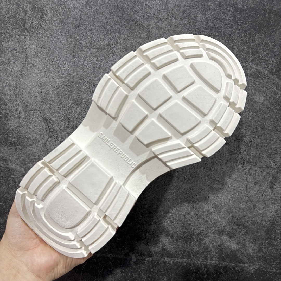 图片[9]-【广东纯原版本】s25新款SMILEREPUBLIC 檀健次 老爹鞋2.0系列重磅来袭🔥🔥🔥采用了 水洗布 TPU贴盒大底厚底7cm大底轻盈又增高💯#SMILEREPUBLIC三周年#SMILEQUEEN#开口笑二代#厚底鞋#偏要高调#我的厚米鞋 三个色 黑白 全黑 全白 厚底软得像是自带弹簧，鞋型把整条腿衬得特别秀气，配中筒袜瞬间变身学院少女，，感觉脖子以下全是腿 ✅ 小红书爆款 李昀锐、于文文、大鹏、痞幼、苏醒、刘畊宏老师等～众多明星纷纷上脚👟 35 36 37 38 39 40 41 42 43 44 45-选品中心