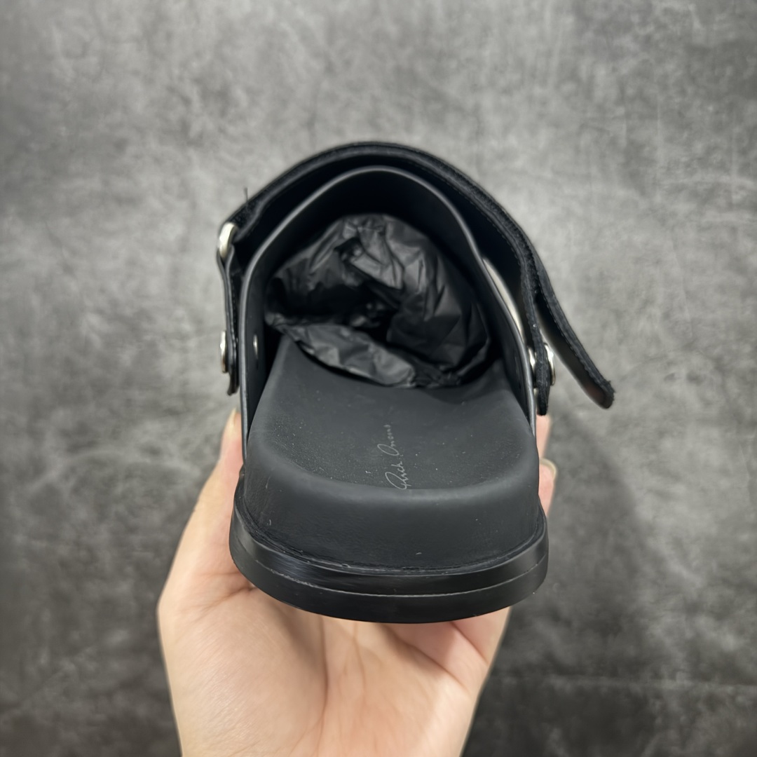 图片[4]-【莞产G版】疯狂绑带勃肯拖鞋 RO / Rick Owens 瑞克·欧文斯【主线】 【款式】 交叉鞋带绑/拖鞋/牛皮/细带款，夏季穿搭拖鞋！ 【皮料】 东莞原厂进口全新2025年新材质“头层摔纹粒面小牛皮” 【鞋带】 鞋带采用水染定织法工艺，高密度之下，透出光泽感！ 【鞋头】采用日本进口前帮定型机器锁住头部饱满效果！ 【鞋舌】内里也是全牛皮，一整张牛皮切割，无拼皮、无边角料皮！ 【鞋底】私人磨具开模RB橡胶鞋底+手工沿边包条！ 【鞋垫】PU灌注整张脚床，真皮包裹，脚感舒适！ 【尺码】 ：36 37 38 39 40 41 42 43 44 45 46！-选品中心