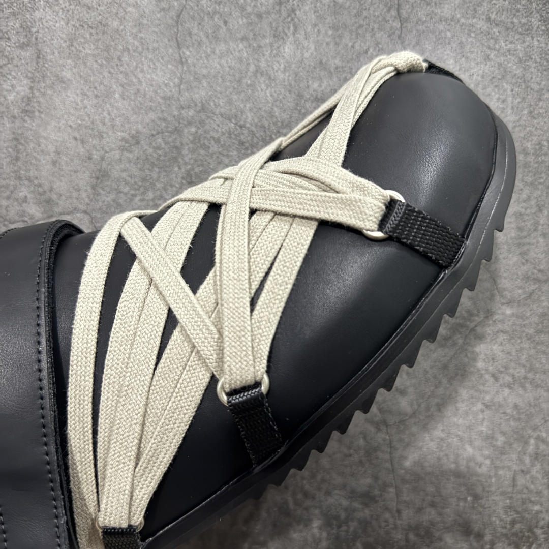 图片[6]-【莞产G版】疯狂绑带勃肯拖鞋 RO / Rick Owens 瑞克·欧文斯【主线】 【款式】 交叉鞋带绑/拖鞋/牛皮/细带款，夏季穿搭拖鞋！ 【皮料】 东莞原厂进口全新2025年新材质“头层摔纹粒面小牛皮” 【鞋带】 鞋带采用水染定织法工艺，高密度之下，透出光泽感！ 【鞋头】采用日本进口前帮定型机器锁住头部饱满效果！ 【鞋舌】内里也是全牛皮，一整张牛皮切割，无拼皮、无边角料皮！ 【鞋底】私人磨具开模RB橡胶鞋底+手工沿边包条！ 【鞋垫】PU灌注整张脚床，真皮包裹，脚感舒适！ 【尺码】 ：36 37 38 39 40 41 42 43 44 45 46！-选品中心