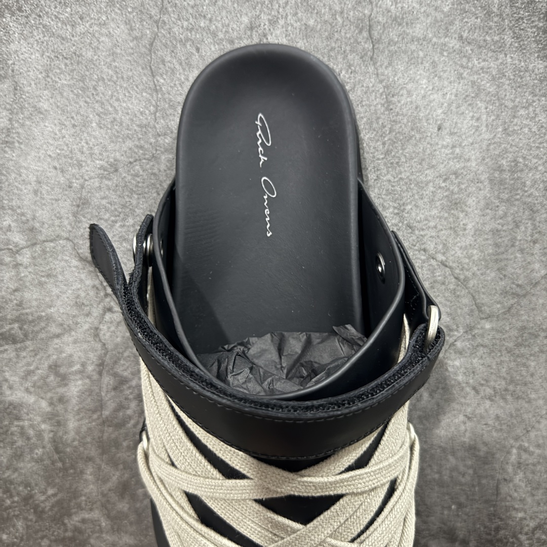 图片[8]-【莞产G版】疯狂绑带勃肯拖鞋 RO / Rick Owens 瑞克·欧文斯【主线】 【款式】 交叉鞋带绑/拖鞋/牛皮/细带款，夏季穿搭拖鞋！ 【皮料】 东莞原厂进口全新2025年新材质“头层摔纹粒面小牛皮” 【鞋带】 鞋带采用水染定织法工艺，高密度之下，透出光泽感！ 【鞋头】采用日本进口前帮定型机器锁住头部饱满效果！ 【鞋舌】内里也是全牛皮，一整张牛皮切割，无拼皮、无边角料皮！ 【鞋底】私人磨具开模RB橡胶鞋底+手工沿边包条！ 【鞋垫】PU灌注整张脚床，真皮包裹，脚感舒适！ 【尺码】 ：36 37 38 39 40 41 42 43 44 45 46！-选品中心