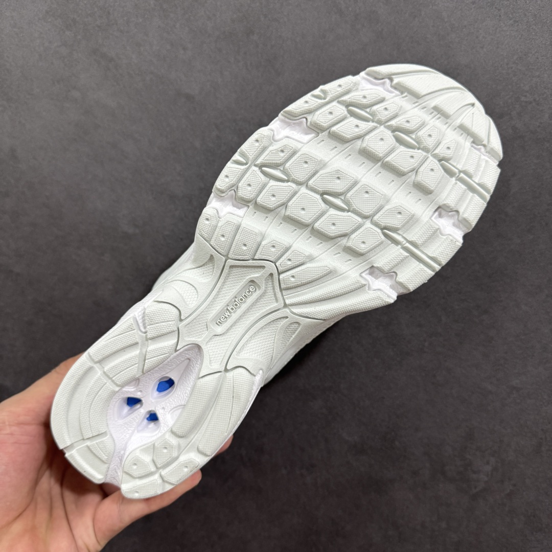图片[9]-【K8版本】New Balance NB530 新百伦复古透气跑步鞋 抛弃过往以皮革为主的人气轮廓 以极具复古风范的跑鞋外观呈现 设计上全鞋以简约清爽的纯白色作基底 鞋身覆盖大面积织物网眼材质 并于鞋头、鞋带孔眼片等细节处点缀对比鲜明的反光银镀层凸显 鞋舌、侧身等位置则辅以一贯的「N」字标志和品牌徽标彰显身份 最后通过搭载的 ABZORB 缓震中底完善整体造型 货号：MR530FW1 尺码：36-45带半码-选品中心