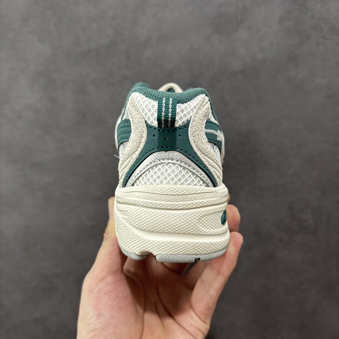 图片[4]-【K8版本】New Balance NB530 新百伦复古透气跑步鞋 抛弃过往以皮革为主的人气轮廓 以极具复古风范的跑鞋外观呈现 设计上全鞋以简约清爽的纯白色作基底 鞋身覆盖大面积织物网眼材质 并于鞋头、鞋带孔眼片等细节处点缀对比鲜明的反光银镀层凸显 鞋舌、侧身等位置则辅以一贯的「N」字标志和品牌徽标彰显身份 最后通过搭载的 ABZORB 缓震中底完善整体造型 货号：MR530QA 尺码：36-45带半码-选品中心