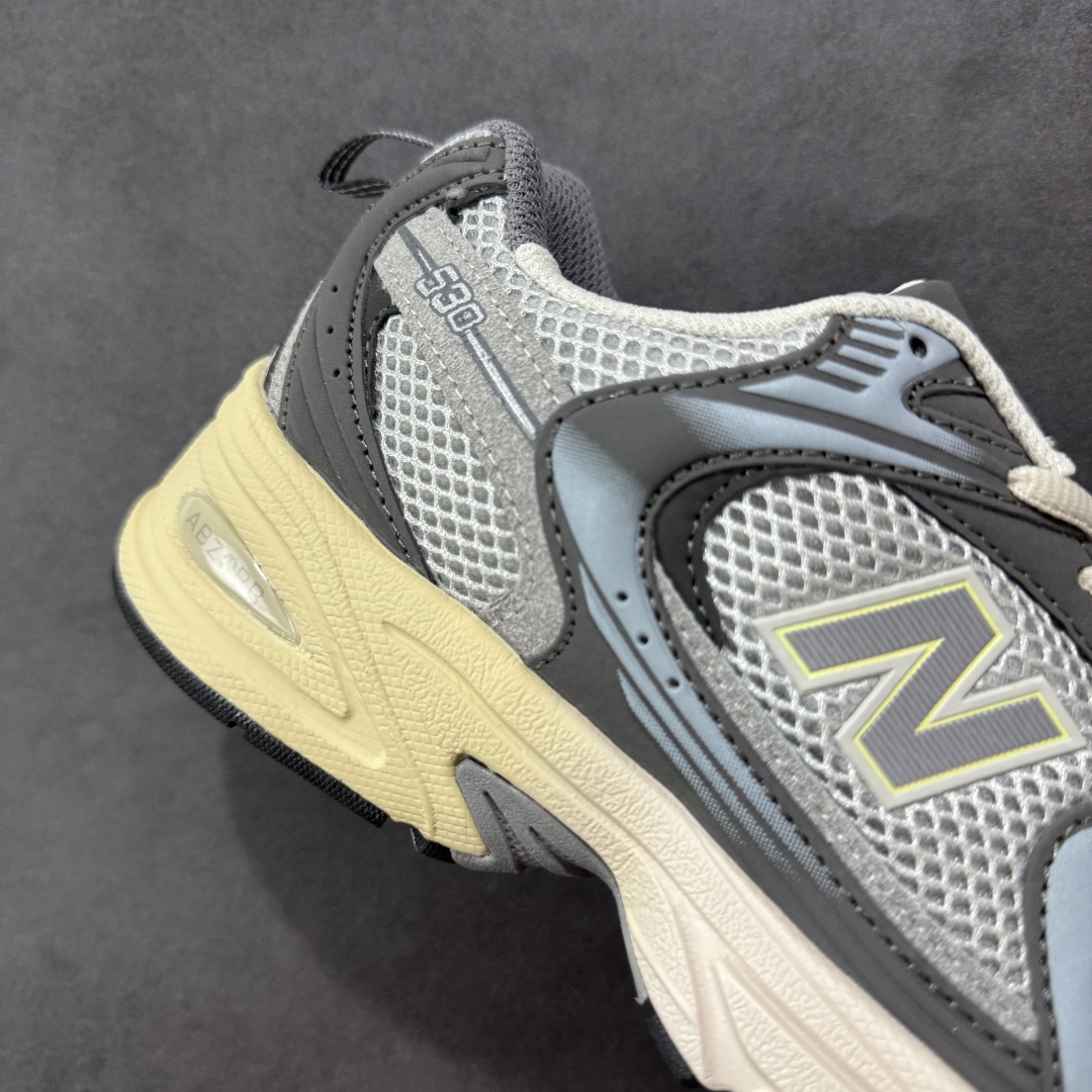 图片[6]-【K8版本】New Balance NB530 新百伦复古透气跑步鞋 抛弃过往以皮革为主的人气轮廓 以极具复古风范的跑鞋外观呈现 设计上全鞋以简约清爽的纯白色作基底 鞋身覆盖大面积织物网眼材质 并于鞋头、鞋带孔眼片等细节处点缀对比鲜明的反光银镀层凸显 鞋舌、侧身等位置则辅以一贯的「N」字标志和品牌徽标彰显身份 最后通过搭载的 ABZORB 缓震中底完善整体造型 货号：MR530TG 尺码：36-45带半码-选品中心
