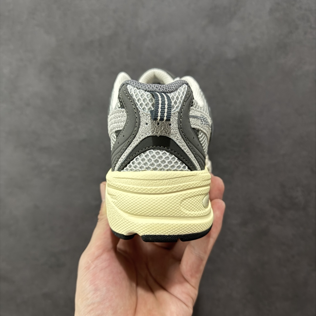 图片[4]-【K8版本】New Balance NB530 新百伦复古透气跑步鞋 抛弃过往以皮革为主的人气轮廓 以极具复古风范的跑鞋外观呈现 设计上全鞋以简约清爽的纯白色作基底 鞋身覆盖大面积织物网眼材质 并于鞋头、鞋带孔眼片等细节处点缀对比鲜明的反光银镀层凸显 鞋舌、侧身等位置则辅以一贯的「N」字标志和品牌徽标彰显身份 最后通过搭载的 ABZORB 缓震中底完善整体造型 货号：MR530TG 尺码：36-45带半码-选品中心