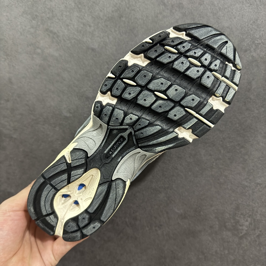 图片[9]-【K8版本】New Balance NB530 新百伦复古透气跑步鞋 抛弃过往以皮革为主的人气轮廓 以极具复古风范的跑鞋外观呈现 设计上全鞋以简约清爽的纯白色作基底 鞋身覆盖大面积织物网眼材质 并于鞋头、鞋带孔眼片等细节处点缀对比鲜明的反光银镀层凸显 鞋舌、侧身等位置则辅以一贯的「N」字标志和品牌徽标彰显身份 最后通过搭载的 ABZORB 缓震中底完善整体造型 货号：MR530TG 尺码：36-45带半码-选品中心