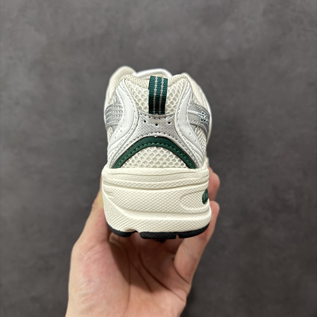 图片[4]-【K8版本】New Balance NB530 新百伦复古透气跑步鞋 抛弃过往以皮革为主的人气轮廓 以极具复古风范的跑鞋外观呈现 设计上全鞋以简约清爽的纯白色作基底 鞋身覆盖大面积织物网眼材质 并于鞋头、鞋带孔眼片等细节处点缀对比鲜明的反光银镀层凸显 鞋舌、侧身等位置则辅以一贯的「N」字标志和品牌徽标彰显身份 最后通过搭载的 ABZORB 缓震中底完善整体造型 货号：MR530SX 尺码：36-45带半码-选品中心