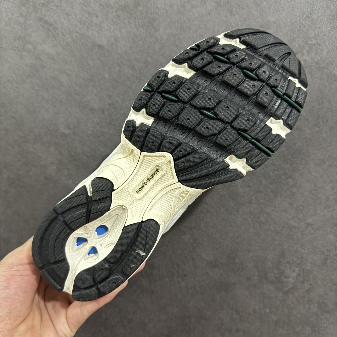 图片[9]-【K8版本】New Balance NB530 新百伦复古透气跑步鞋 抛弃过往以皮革为主的人气轮廓 以极具复古风范的跑鞋外观呈现 设计上全鞋以简约清爽的纯白色作基底 鞋身覆盖大面积织物网眼材质 并于鞋头、鞋带孔眼片等细节处点缀对比鲜明的反光银镀层凸显 鞋舌、侧身等位置则辅以一贯的「N」字标志和品牌徽标彰显身份 最后通过搭载的 ABZORB 缓震中底完善整体造型 货号：MR530SX 尺码：36-45带半码-选品中心