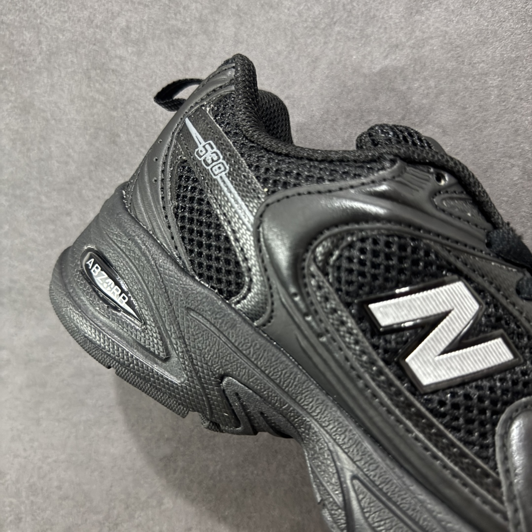 图片[6]-【K8版本】New Balance NB530 新百伦复古透气跑步鞋 抛弃过往以皮革为主的人气轮廓 以极具复古风范的跑鞋外观呈现 设计上全鞋以简约清爽的纯白色作基底 鞋身覆盖大面积织物网眼材质 并于鞋头、鞋带孔眼片等细节处点缀对比鲜明的反光银镀层凸显 鞋舌、侧身等位置则辅以一贯的「N」字标志和品牌徽标彰显身份 最后通过搭载的 ABZORB 缓震中底完善整体造型 货号：MR530FB1 尺码：36-45带半码-选品中心