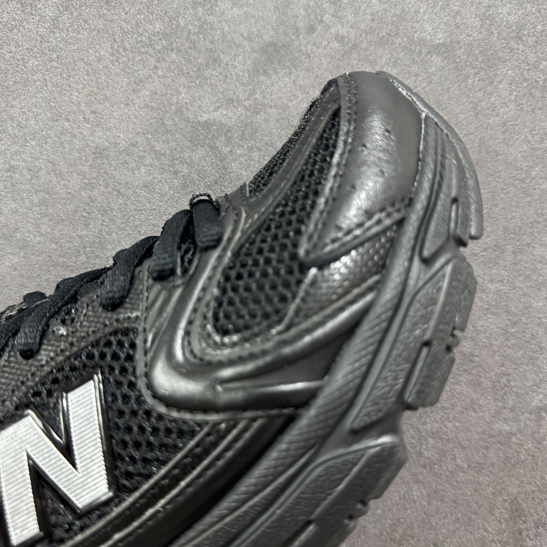 图片[5]-【K8版本】New Balance NB530 新百伦复古透气跑步鞋 抛弃过往以皮革为主的人气轮廓 以极具复古风范的跑鞋外观呈现 设计上全鞋以简约清爽的纯白色作基底 鞋身覆盖大面积织物网眼材质 并于鞋头、鞋带孔眼片等细节处点缀对比鲜明的反光银镀层凸显 鞋舌、侧身等位置则辅以一贯的「N」字标志和品牌徽标彰显身份 最后通过搭载的 ABZORB 缓震中底完善整体造型 货号：MR530FB1 尺码：36-45带半码-选品中心