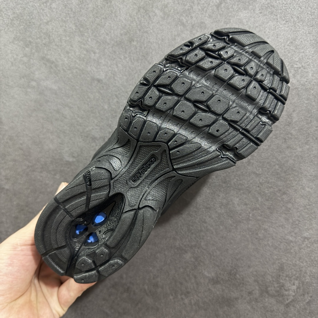 图片[9]-【K8版本】New Balance NB530 新百伦复古透气跑步鞋 抛弃过往以皮革为主的人气轮廓 以极具复古风范的跑鞋外观呈现 设计上全鞋以简约清爽的纯白色作基底 鞋身覆盖大面积织物网眼材质 并于鞋头、鞋带孔眼片等细节处点缀对比鲜明的反光银镀层凸显 鞋舌、侧身等位置则辅以一贯的「N」字标志和品牌徽标彰显身份 最后通过搭载的 ABZORB 缓震中底完善整体造型 货号：MR530FB1 尺码：36-45带半码-选品中心