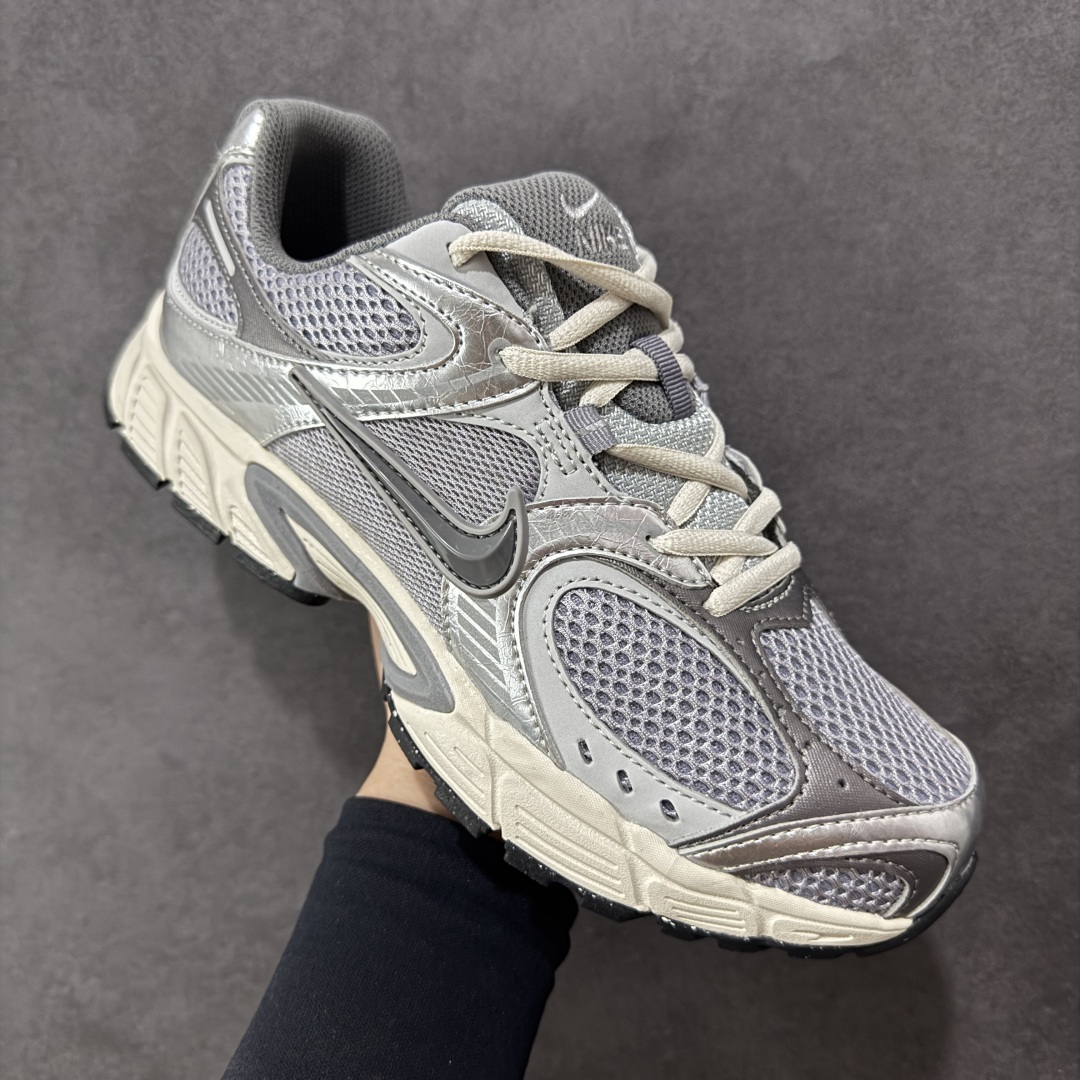 图片[3]-【纯原版】NK V5 RNR系列 夏季透气舒适百搭防滑耐磨低帮网面跑步鞋 目前市售最高品质 千禧年复古Y3K风格舒适百搭跑步鞋 融合了复古与现代设计元素，轻量化设计，鞋面采用透气网眼材料，搭配轻质泡沫中底，缓震舒适，适合日常通勤或轻量级徒步，可以满足日常穿搭的同时，还兼容户外徒步功能 货号：HJ5228-003 尺码：36 36.5 37.5 38 38.5 39 40 40.5 41 42 42.5 43 44 44.5 45-选品中心