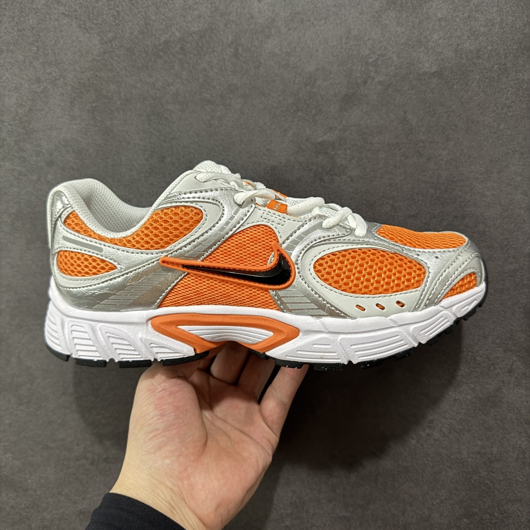 【纯原版】NK V5 RNR系列 夏季透气舒适百搭防滑耐磨低帮网面跑步鞋 目前市售最高品质 千禧年复古Y3K风格舒适百搭跑步鞋 融合了复古与现代设计元素，轻量化设计，鞋面采用透气网眼材料，搭配轻质泡沫中底，缓震舒适，适合日常通勤或轻量级徒步，可以满足日常穿搭的同时，还兼容户外徒步功能 货号：HJ5228-800 尺码：36 36.5 37.5 38 38.5 39 40 40.5 41 42 42.5 43 44 44.5 45-选品中心