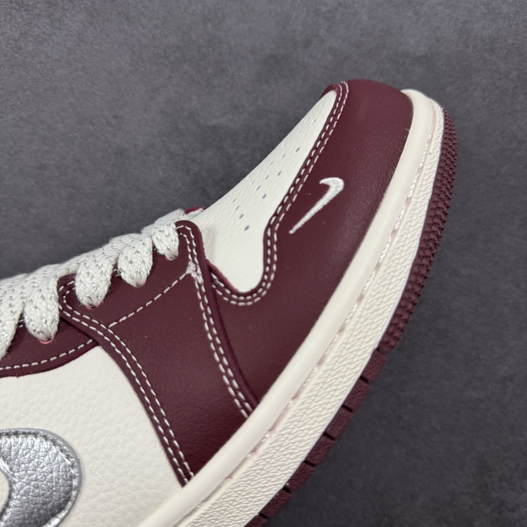 图片[5]-【定制版】Air Jordan 1 Retro Low x The North Face 白酒红小钩 官方同步新色 原装级产物 拒绝公底 立体鞋型 细节完美 高清洁度 购置公司同步原材料 原汁原味 忠于原版 货号：XX2422 022 尺码：36 36.5 37.5 38 38.5 39 40 40.5 41 42 42.5 43 44 44.5 45-选品中心