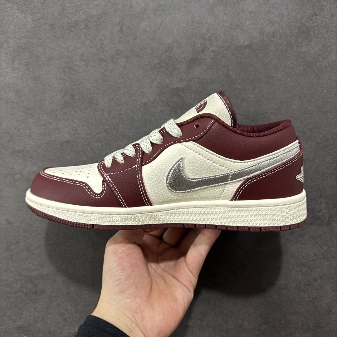 图片[2]-【定制版】Air Jordan 1 Retro Low x The North Face 白酒红小钩 官方同步新色 原装级产物 拒绝公底 立体鞋型 细节完美 高清洁度 购置公司同步原材料 原汁原味 忠于原版 货号：XX2422 022 尺码：36 36.5 37.5 38 38.5 39 40 40.5 41 42 42.5 43 44 44.5 45-选品中心