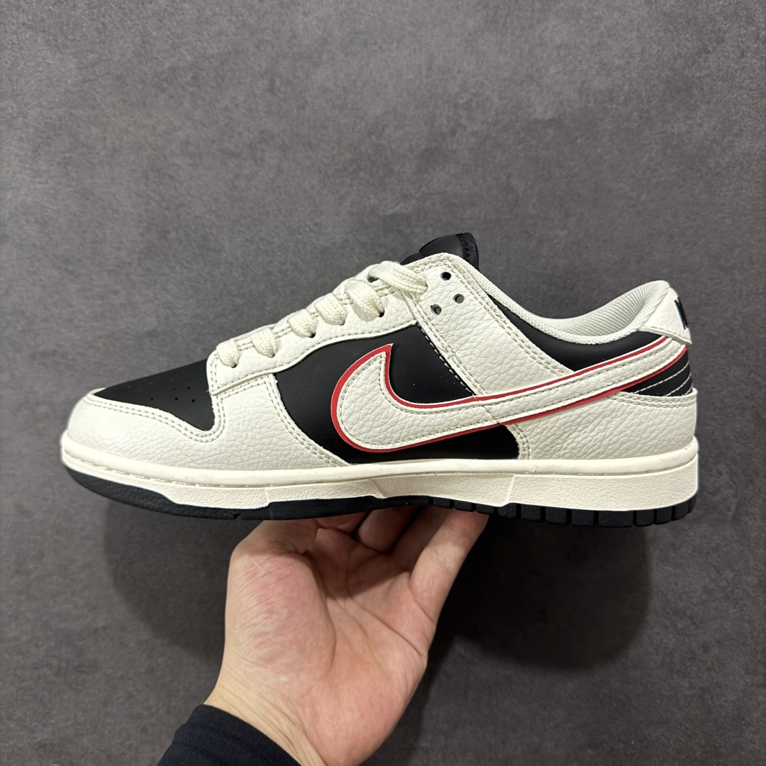 图片[2]-【定制版】NIKE SB Dunk Low x DIOR 米黑小勾 公司级出品 极力推荐 原装头层材料 独家版型蒸餾加工 帶來的是更好的视觉和脚感体验 大厂纯原品质出货 清洁度 电绣工艺 皮料切割干净无任何毛边 细节完美 货号：XX9988 009 尺码： 36 36.5 37.5 38 38.5 39 40 40.5 41 42 42.5 43 44 44.5 45-选品中心