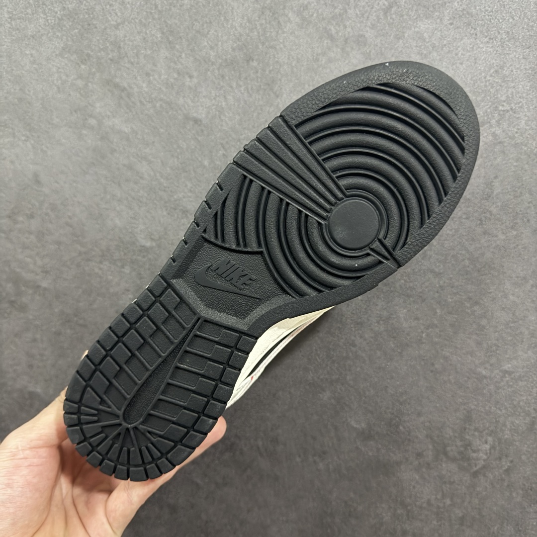 图片[9]-【定制版】NIKE SB Dunk Low x DIOR 米黑小勾 公司级出品 极力推荐 原装头层材料 独家版型蒸餾加工 帶來的是更好的视觉和脚感体验 大厂纯原品质出货 清洁度 电绣工艺 皮料切割干净无任何毛边 细节完美 货号：XX9988 009 尺码： 36 36.5 37.5 38 38.5 39 40 40.5 41 42 42.5 43 44 44.5 45-选品中心