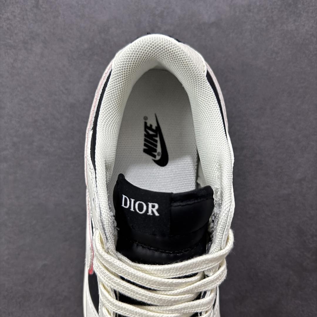 图片[7]-【定制版】NIKE SB Dunk Low x DIOR 米黑小勾 公司级出品 极力推荐 原装头层材料 独家版型蒸餾加工 帶來的是更好的视觉和脚感体验 大厂纯原品质出货 清洁度 电绣工艺 皮料切割干净无任何毛边 细节完美 货号：XX9988 009 尺码： 36 36.5 37.5 38 38.5 39 40 40.5 41 42 42.5 43 44 44.5 45-选品中心