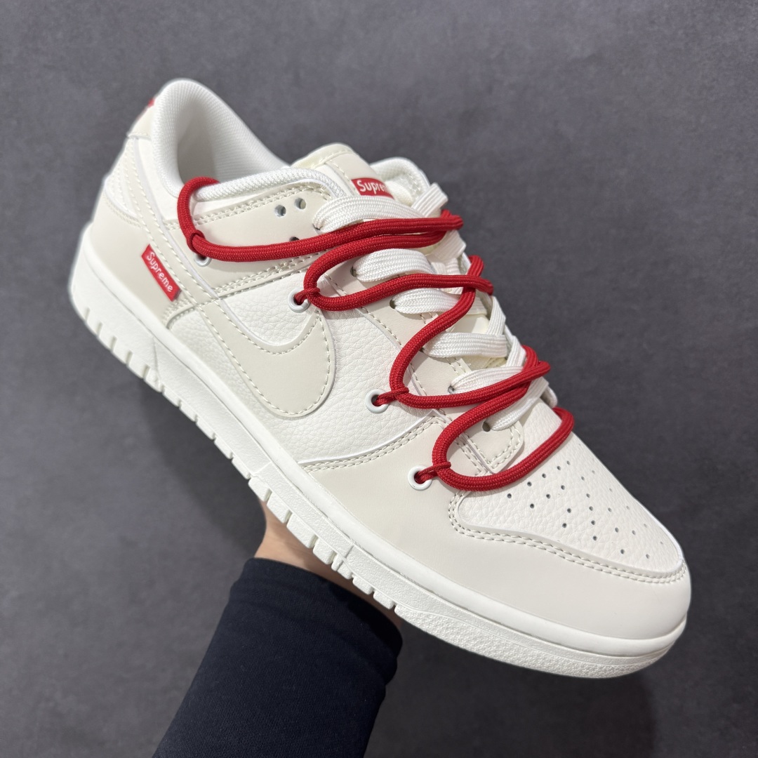 图片[3]-【定制版】Nike SB Dunk Low Sup联名 白红绑带 周年高端定制 低帮休闲板鞋  #定制鞋盒 大厂纯原品质出货 超高清洁度 皮料切割干净无任何毛边 细节完美 货号：DM6868-085  尺码：36 36.5 37.5 38 36.5 39 40 40.5 41 42 42.5 43 44 44.5 45-选品中心