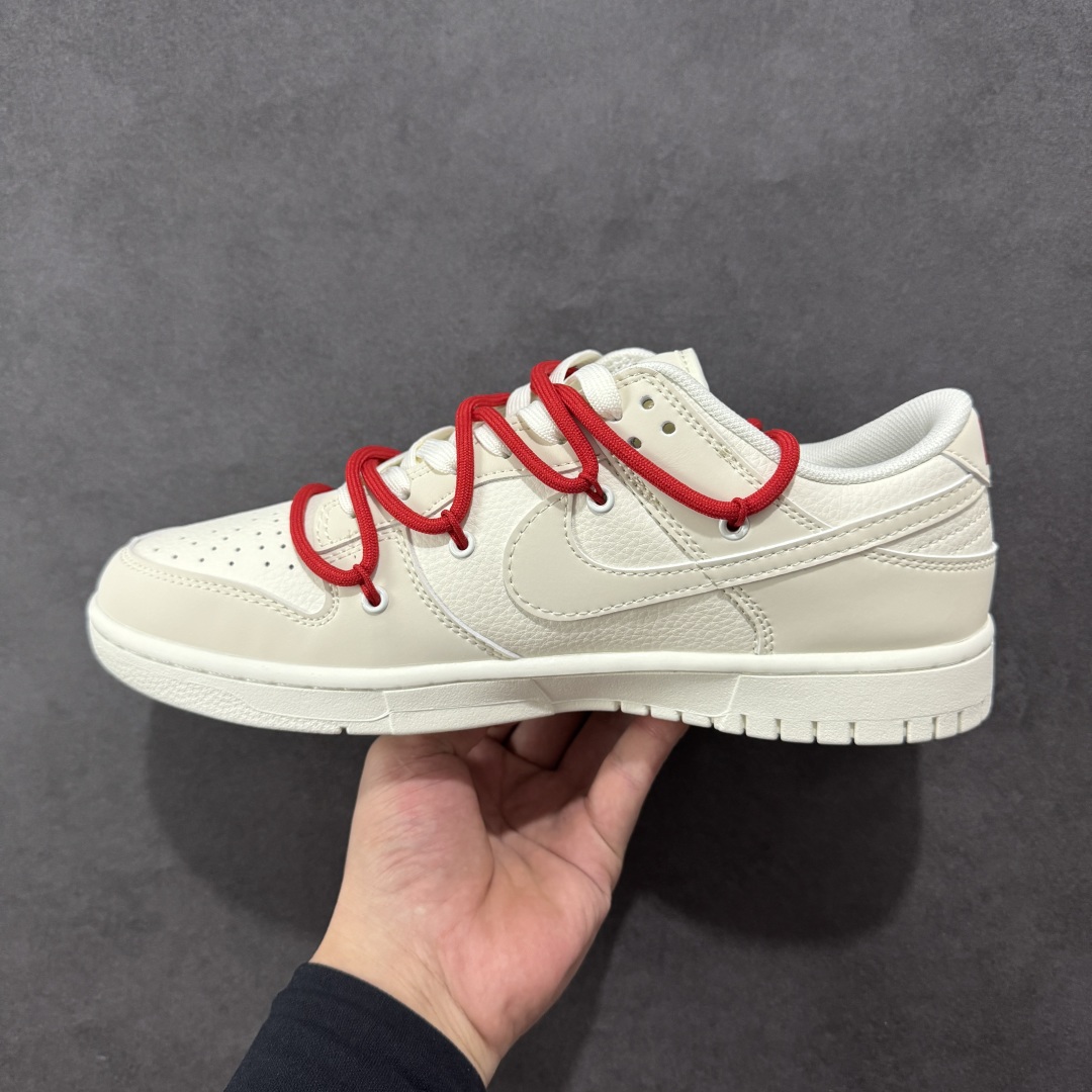 图片[2]-【定制版】Nike SB Dunk Low Sup联名 白红绑带 周年高端定制 低帮休闲板鞋  #定制鞋盒 大厂纯原品质出货 超高清洁度 皮料切割干净无任何毛边 细节完美 货号：DM6868-085  尺码：36 36.5 37.5 38 36.5 39 40 40.5 41 42 42.5 43 44 44.5 45-选品中心