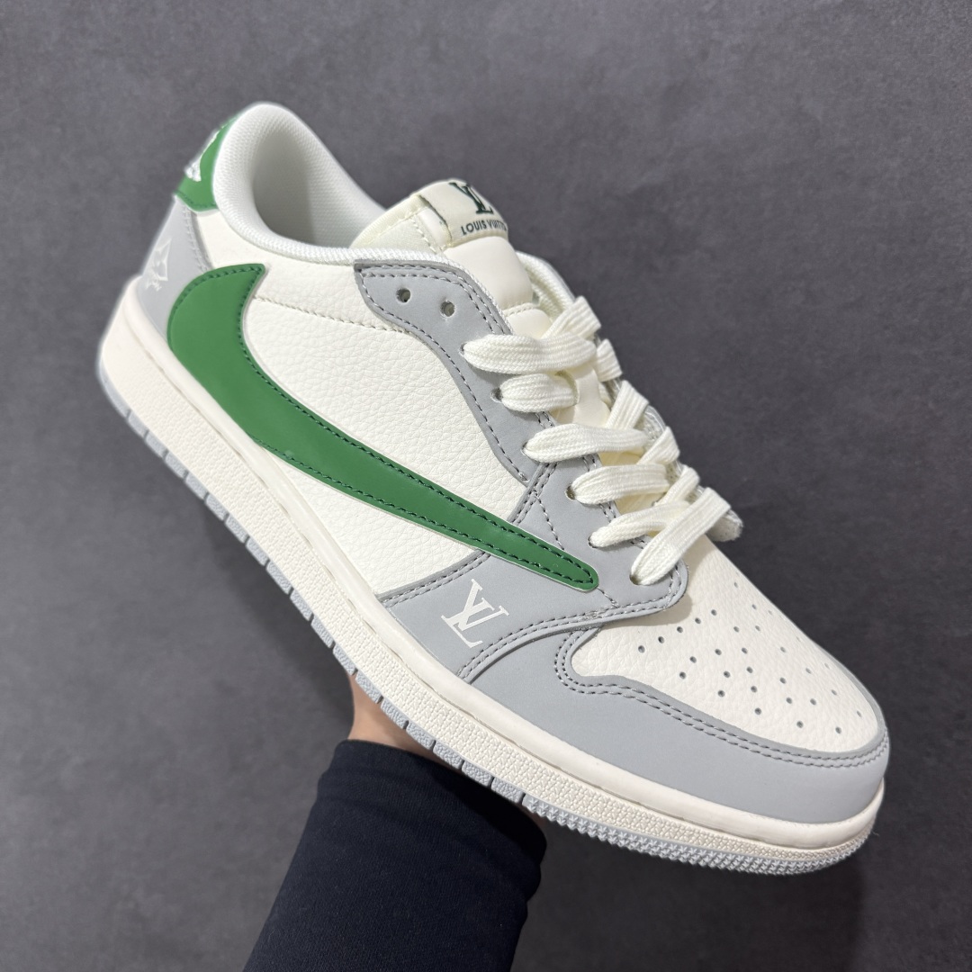 图片[3]-【定制版】Travis Scott x Fragment Design x Air Jordan 1 Low OG SP AJ1 乔1 LV联名 灰绿勾 低帮文化休闲板鞋  #多方联名合作融合了Travis Scott 独特的音乐风格，藤原浩个性的设计风格以及Jordan品牌的经典元素 使其成为一双具有独特身份和价值的鞋子 清新而立体的外观加上联名标识更突出了其独特身份 这种配色方案显示出活力和时尚感 在视觉上引人注目 鞋身的质感和细腻的细节处理使其显得高端而格调十足 这款“倒钩”联名是设计与创意完美结合 融合多方的个性风格是一款备受瞩目的潮流鞋款  货号：ZH2598-166 尺码：36 36.5 37.5 38 38.5 39 40 40.5 41 42 42.5 43 44 44.5 45-选品中心
