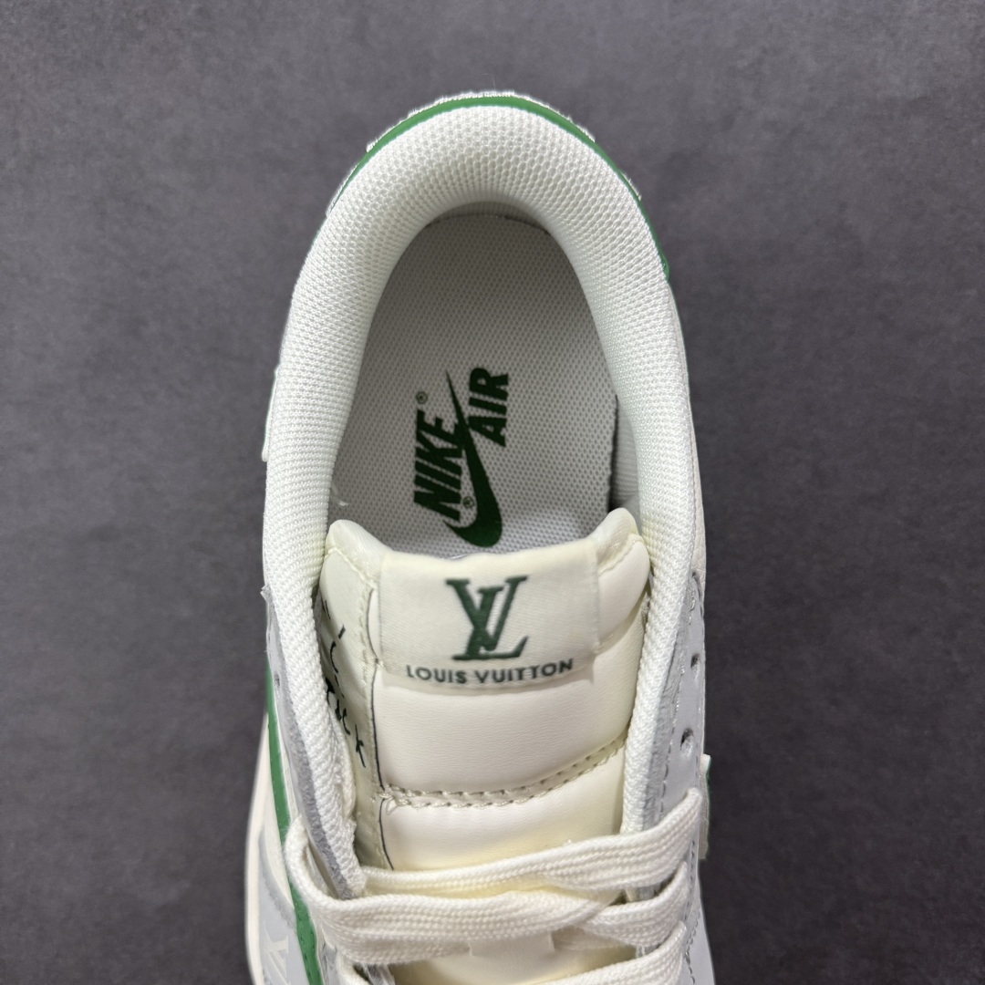 图片[7]-【定制版】Travis Scott x Fragment Design x Air Jordan 1 Low OG SP AJ1 乔1 LV联名 灰绿勾 低帮文化休闲板鞋  #多方联名合作融合了Travis Scott 独特的音乐风格，藤原浩个性的设计风格以及Jordan品牌的经典元素 使其成为一双具有独特身份和价值的鞋子 清新而立体的外观加上联名标识更突出了其独特身份 这种配色方案显示出活力和时尚感 在视觉上引人注目 鞋身的质感和细腻的细节处理使其显得高端而格调十足 这款“倒钩”联名是设计与创意完美结合 融合多方的个性风格是一款备受瞩目的潮流鞋款  货号：ZH2598-166 尺码：36 36.5 37.5 38 38.5 39 40 40.5 41 42 42.5 43 44 44.5 45-选品中心