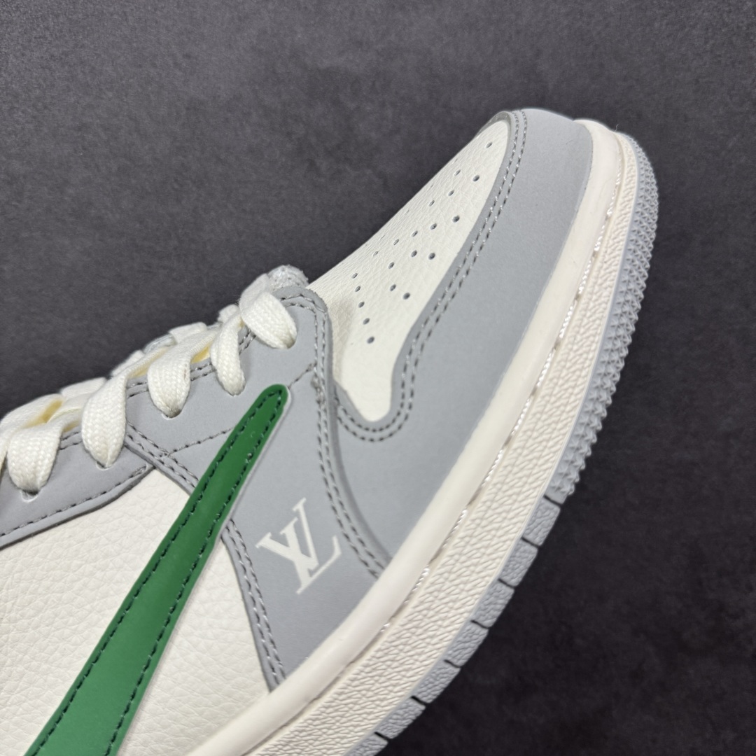 图片[5]-【定制版】Travis Scott x Fragment Design x Air Jordan 1 Low OG SP AJ1 乔1 LV联名 灰绿勾 低帮文化休闲板鞋  #多方联名合作融合了Travis Scott 独特的音乐风格，藤原浩个性的设计风格以及Jordan品牌的经典元素 使其成为一双具有独特身份和价值的鞋子 清新而立体的外观加上联名标识更突出了其独特身份 这种配色方案显示出活力和时尚感 在视觉上引人注目 鞋身的质感和细腻的细节处理使其显得高端而格调十足 这款“倒钩”联名是设计与创意完美结合 融合多方的个性风格是一款备受瞩目的潮流鞋款  货号：ZH2598-166 尺码：36 36.5 37.5 38 38.5 39 40 40.5 41 42 42.5 43 44 44.5 45-选品中心