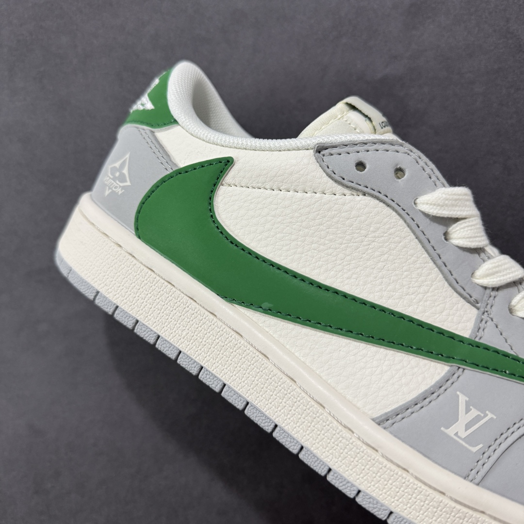 图片[6]-【定制版】Travis Scott x Fragment Design x Air Jordan 1 Low OG SP AJ1 乔1 LV联名 灰绿勾 低帮文化休闲板鞋  #多方联名合作融合了Travis Scott 独特的音乐风格，藤原浩个性的设计风格以及Jordan品牌的经典元素 使其成为一双具有独特身份和价值的鞋子 清新而立体的外观加上联名标识更突出了其独特身份 这种配色方案显示出活力和时尚感 在视觉上引人注目 鞋身的质感和细腻的细节处理使其显得高端而格调十足 这款“倒钩”联名是设计与创意完美结合 融合多方的个性风格是一款备受瞩目的潮流鞋款  货号：ZH2598-166 尺码：36 36.5 37.5 38 38.5 39 40 40.5 41 42 42.5 43 44 44.5 45-选品中心