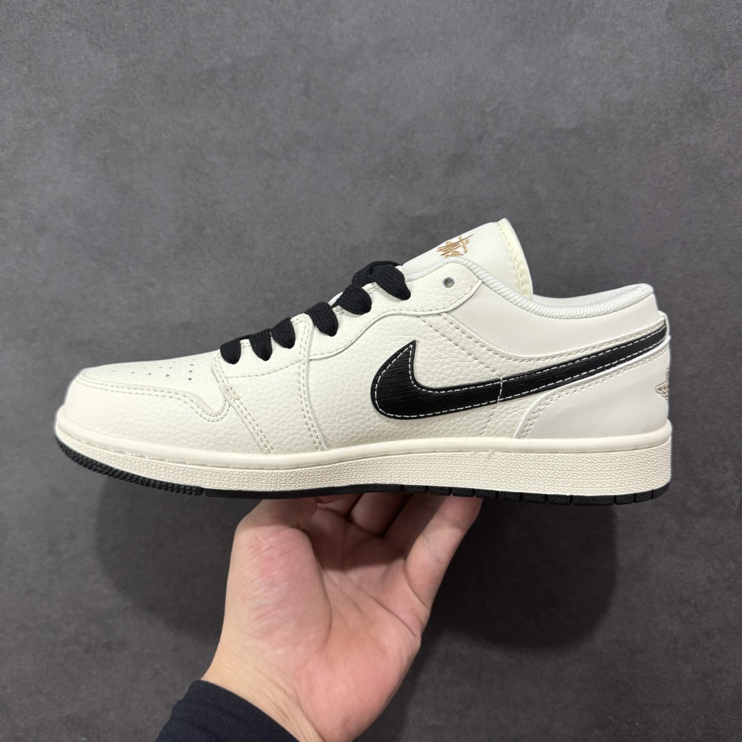 图片[2]-【定制版】Air Jordan 1 Low AJ1 乔1 斯图西联名 拉丝黑勾 高端定制 低帮复古篮球鞋  #定制鞋盒 大厂纯原品质出货 超高清洁度 皮料切割干净无任何毛边 细节完美   货号：XX3168-173 尺码：36 36.5 37.5 38 38.5 39 40 40.5 41 42 42.5 43 44 44.5 45-选品中心