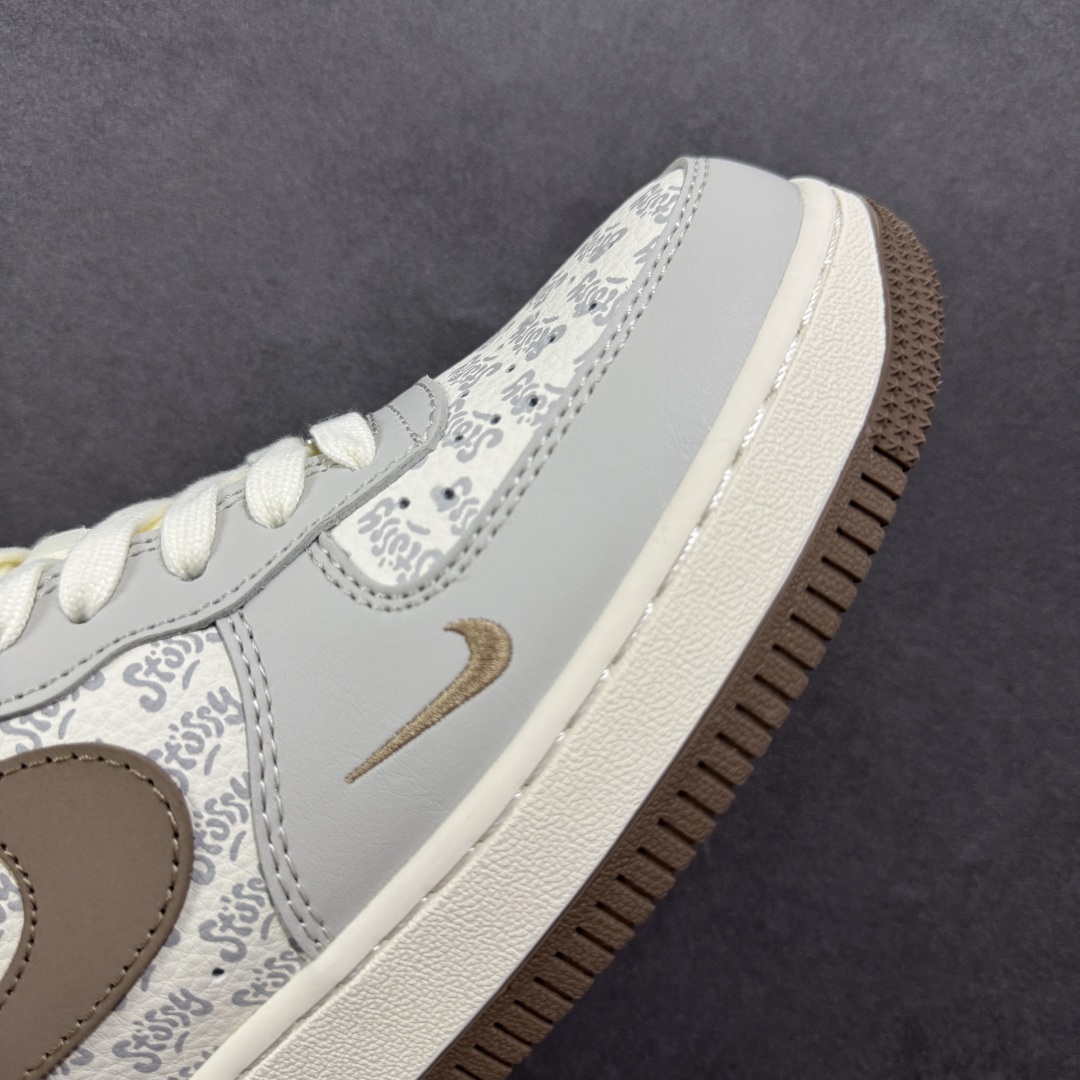 图片[5]-【定制版】Nike Air Force 1\’07 Low 斯图西联名 印花棕勾 空军一号低帮休闲板鞋 ZH2598-320  #原楦头原纸板 原装鞋盒 定制五金配件 内置全掌气垫 原厂鞋底  尺码：36 36.5 37.5 38 38.5 39 40 40.5 41 42 42.5 43 44 44.5 45-选品中心