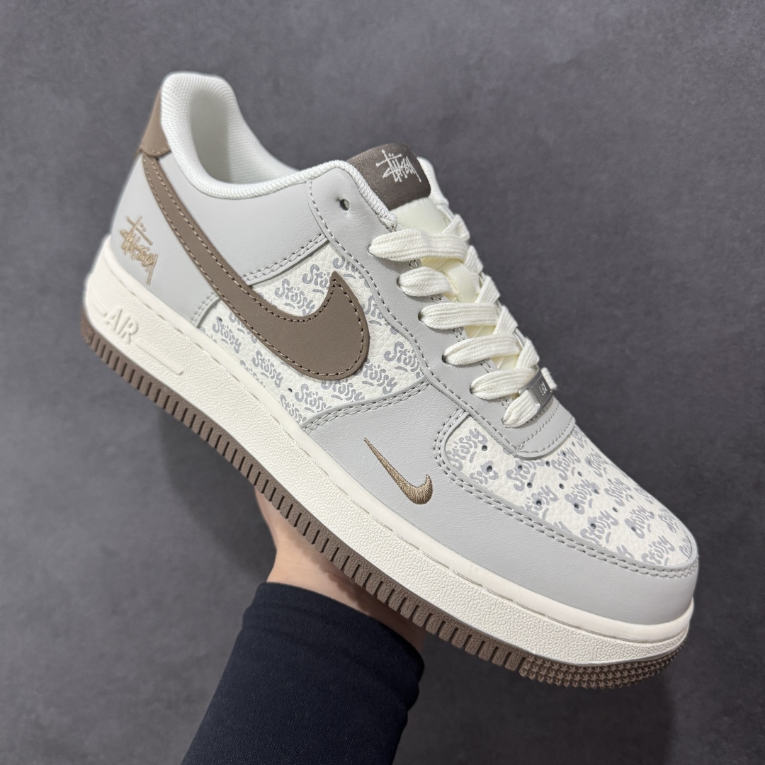 图片[3]-【定制版】Nike Air Force 1\’07 Low 斯图西联名 印花棕勾 空军一号低帮休闲板鞋 ZH2598-320  #原楦头原纸板 原装鞋盒 定制五金配件 内置全掌气垫 原厂鞋底  尺码：36 36.5 37.5 38 38.5 39 40 40.5 41 42 42.5 43 44 44.5 45-选品中心