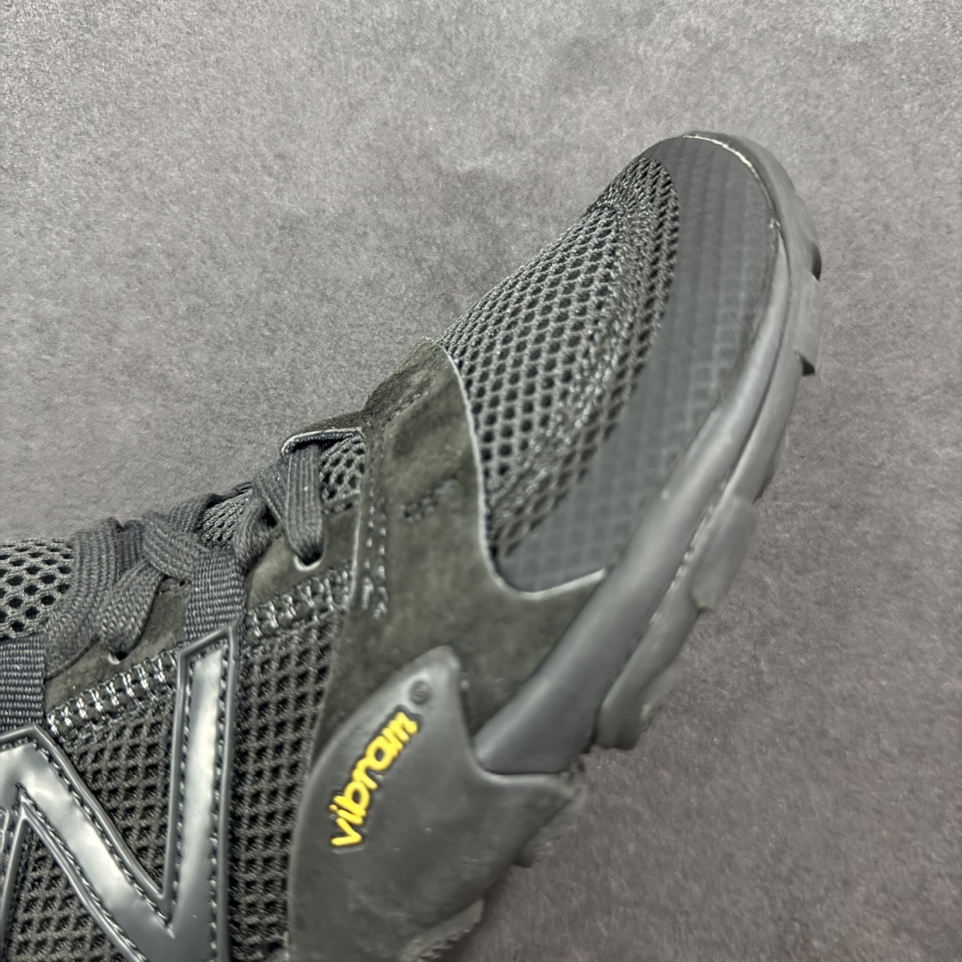 图片[5]-【正确版】ISSEY MIYAKE/ x New Balance NB MT10O 舒适时尚 减震耐磨 低帮 生活休闲鞋 ▪️New Balance MT10O休闲鞋是一款由New Balance与日本时尚品牌（ISSEY MIYAKE）携手打造的联名鞋款。MT10O的设计灵感源自“感官身体和赤足运动”的概念，旨在还原赤足行走的感受。它模仿脚的形状，降低了脚的高度和体积，同时保留了越野跑的元素。鞋面采用轻质网布与柔软皮革相结合，既保证了透气性，又增添了质感。细绳鞋带的设计简约而不失时尚感。鞋底采用Vibram橡胶大底，赋予卓越的抓地力，适合多种地形穿着。中底采用薄薄的缓冲层，提供舒适的穿着体验。鞋身紧贴脚面，形成良好的包裹性，减少脚在鞋内的移动与摩擦。4毫米的低坡差设计更适合自然的中足落地方式，尽可能贴近地面，让穿着者能够更贴近地面，感受大自然的每一丝呼吸。 货号：MT10OAC 尺码：36-45-选品中心