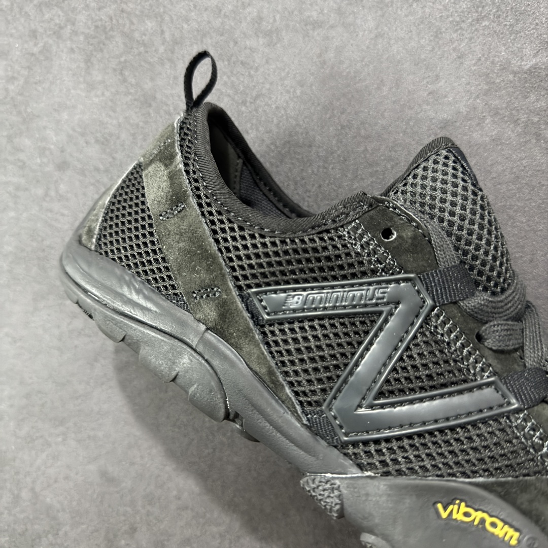 图片[6]-【正确版】ISSEY MIYAKE/ x New Balance NB MT10O 舒适时尚 减震耐磨 低帮 生活休闲鞋 ▪️New Balance MT10O休闲鞋是一款由New Balance与日本时尚品牌（ISSEY MIYAKE）携手打造的联名鞋款。MT10O的设计灵感源自“感官身体和赤足运动”的概念，旨在还原赤足行走的感受。它模仿脚的形状，降低了脚的高度和体积，同时保留了越野跑的元素。鞋面采用轻质网布与柔软皮革相结合，既保证了透气性，又增添了质感。细绳鞋带的设计简约而不失时尚感。鞋底采用Vibram橡胶大底，赋予卓越的抓地力，适合多种地形穿着。中底采用薄薄的缓冲层，提供舒适的穿着体验。鞋身紧贴脚面，形成良好的包裹性，减少脚在鞋内的移动与摩擦。4毫米的低坡差设计更适合自然的中足落地方式，尽可能贴近地面，让穿着者能够更贴近地面，感受大自然的每一丝呼吸。 货号：MT10OAC 尺码：36-45-选品中心