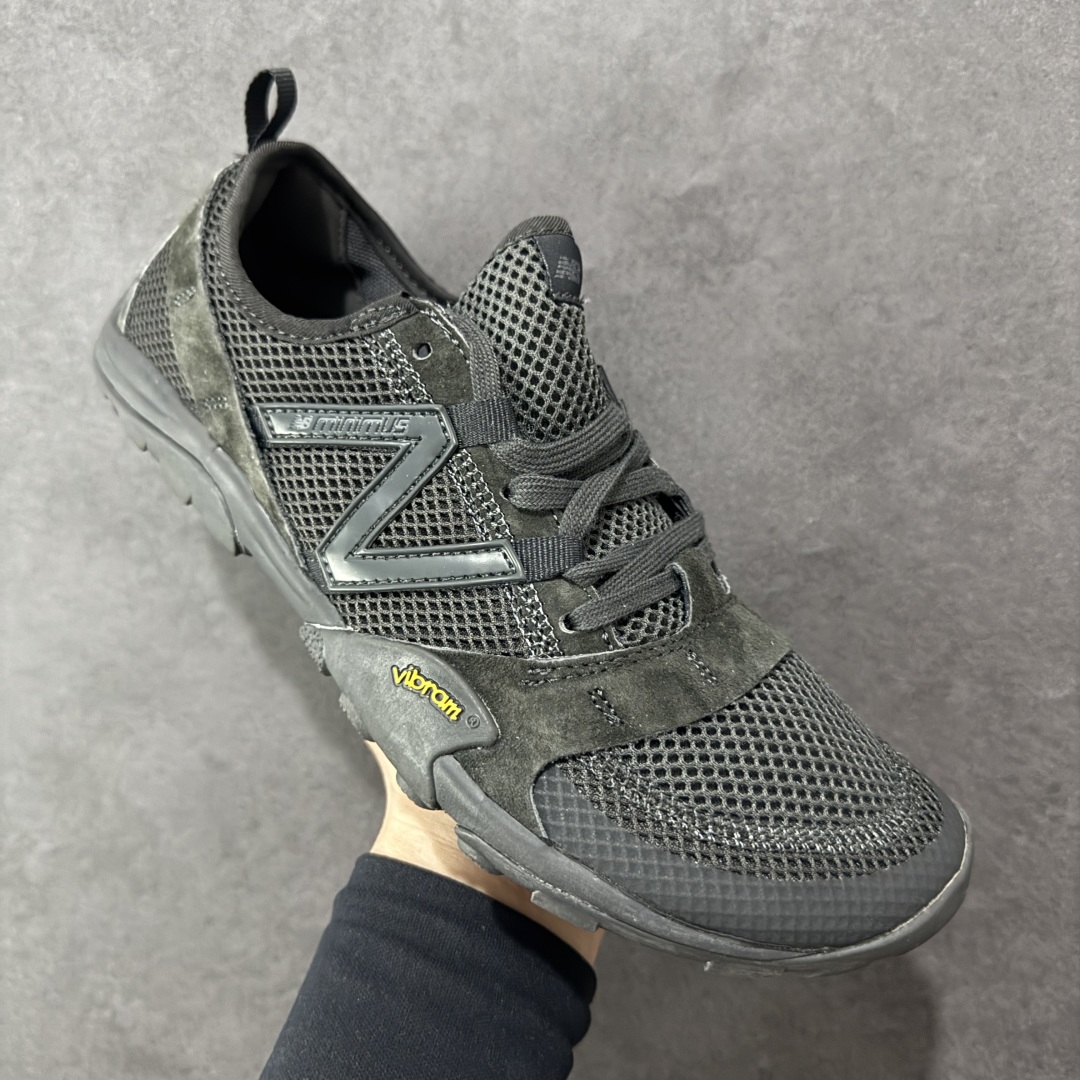 图片[3]-【正确版】ISSEY MIYAKE/ x New Balance NB MT10O 舒适时尚 减震耐磨 低帮 生活休闲鞋 ▪️New Balance MT10O休闲鞋是一款由New Balance与日本时尚品牌（ISSEY MIYAKE）携手打造的联名鞋款。MT10O的设计灵感源自“感官身体和赤足运动”的概念，旨在还原赤足行走的感受。它模仿脚的形状，降低了脚的高度和体积，同时保留了越野跑的元素。鞋面采用轻质网布与柔软皮革相结合，既保证了透气性，又增添了质感。细绳鞋带的设计简约而不失时尚感。鞋底采用Vibram橡胶大底，赋予卓越的抓地力，适合多种地形穿着。中底采用薄薄的缓冲层，提供舒适的穿着体验。鞋身紧贴脚面，形成良好的包裹性，减少脚在鞋内的移动与摩擦。4毫米的低坡差设计更适合自然的中足落地方式，尽可能贴近地面，让穿着者能够更贴近地面，感受大自然的每一丝呼吸。 货号：MT10OAC 尺码：36-45-选品中心