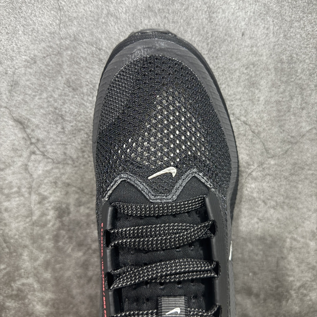 图片[5]-【XE纯原版】Nike Pegasus Premium Airscape 舒适百搭减震防滑耐磨透气 低帮跑步鞋 男款 黑红    目前市场最强品质 原版购入开发 一切材质配件均匀原版一致 完美版型 高端玩家必推版本 高价零售必推版本 欢迎对比市面任意版本‼️ 这双鞋简直是时尚与科技的完美融合。 经典黑色鞋面，质感爆棚，搭配超亮眼的银色大勾子，瞬间成为街头焦点。 鞋侧独特小吊牌，细节满满，个性直接拉满。  脚下的全掌气垫更是亮点，红黑配色超吸睛，不仅颜值在线，缓震性能更是一绝。 不管是日常出街还是慢跑锻炼，都能给双脚极致舒适体验。  码数超全，36 – 46 码任你选！别犹豫啦，穿上它，轻松走出潮流范，开启你的时尚运动新旅程！   #独家原包 原底原料 开模打造  #原厂鞋标 高精密准度  #原楦原纸板开发 匹配原版98%以上  #后跟弧度 正确呈现  #原厂皮料 质感无敌  #皮料切割干净 无任何毛边 清洁度细节完美    男码货号：HQ2592-003 码段：39-46  女码货号：HQ2593-003 码段：36-39-选品中心