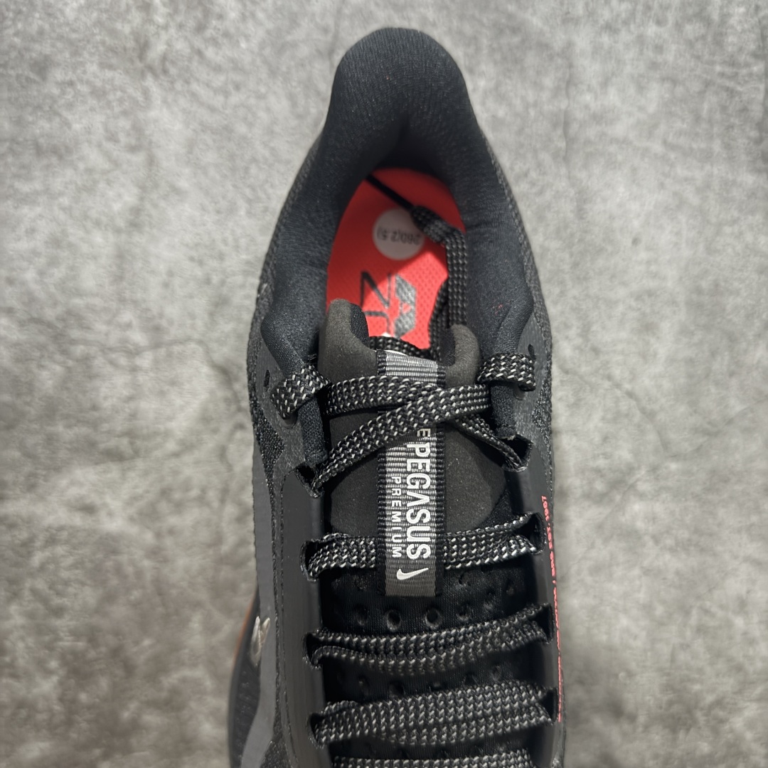 图片[8]-【XE纯原版】Nike Pegasus Premium Airscape 舒适百搭减震防滑耐磨透气 低帮跑步鞋 男款 黑红    目前市场最强品质 原版购入开发 一切材质配件均匀原版一致 完美版型 高端玩家必推版本 高价零售必推版本 欢迎对比市面任意版本‼️ 这双鞋简直是时尚与科技的完美融合。 经典黑色鞋面，质感爆棚，搭配超亮眼的银色大勾子，瞬间成为街头焦点。 鞋侧独特小吊牌，细节满满，个性直接拉满。  脚下的全掌气垫更是亮点，红黑配色超吸睛，不仅颜值在线，缓震性能更是一绝。 不管是日常出街还是慢跑锻炼，都能给双脚极致舒适体验。  码数超全，36 – 46 码任你选！别犹豫啦，穿上它，轻松走出潮流范，开启你的时尚运动新旅程！   #独家原包 原底原料 开模打造  #原厂鞋标 高精密准度  #原楦原纸板开发 匹配原版98%以上  #后跟弧度 正确呈现  #原厂皮料 质感无敌  #皮料切割干净 无任何毛边 清洁度细节完美    男码货号：HQ2592-003 码段：39-46  女码货号：HQ2593-003 码段：36-39-选品中心