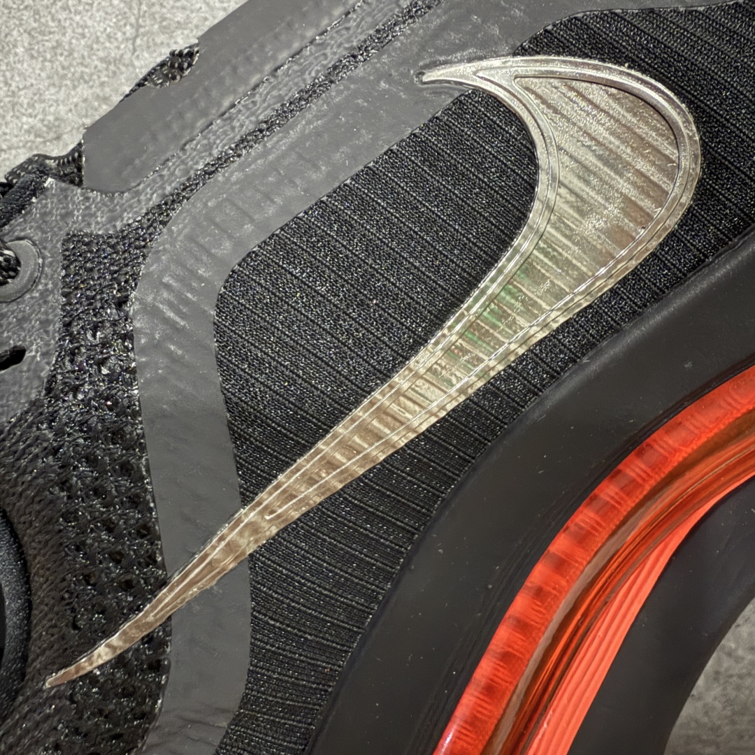 图片[3]-【XE纯原版】Nike Pegasus Premium Airscape 舒适百搭减震防滑耐磨透气 低帮跑步鞋 男款 黑红    目前市场最强品质 原版购入开发 一切材质配件均匀原版一致 完美版型 高端玩家必推版本 高价零售必推版本 欢迎对比市面任意版本‼️ 这双鞋简直是时尚与科技的完美融合。 经典黑色鞋面，质感爆棚，搭配超亮眼的银色大勾子，瞬间成为街头焦点。 鞋侧独特小吊牌，细节满满，个性直接拉满。  脚下的全掌气垫更是亮点，红黑配色超吸睛，不仅颜值在线，缓震性能更是一绝。 不管是日常出街还是慢跑锻炼，都能给双脚极致舒适体验。  码数超全，36 – 46 码任你选！别犹豫啦，穿上它，轻松走出潮流范，开启你的时尚运动新旅程！   #独家原包 原底原料 开模打造  #原厂鞋标 高精密准度  #原楦原纸板开发 匹配原版98%以上  #后跟弧度 正确呈现  #原厂皮料 质感无敌  #皮料切割干净 无任何毛边 清洁度细节完美    男码货号：HQ2592-003 码段：39-46  女码货号：HQ2593-003 码段：36-39-选品中心