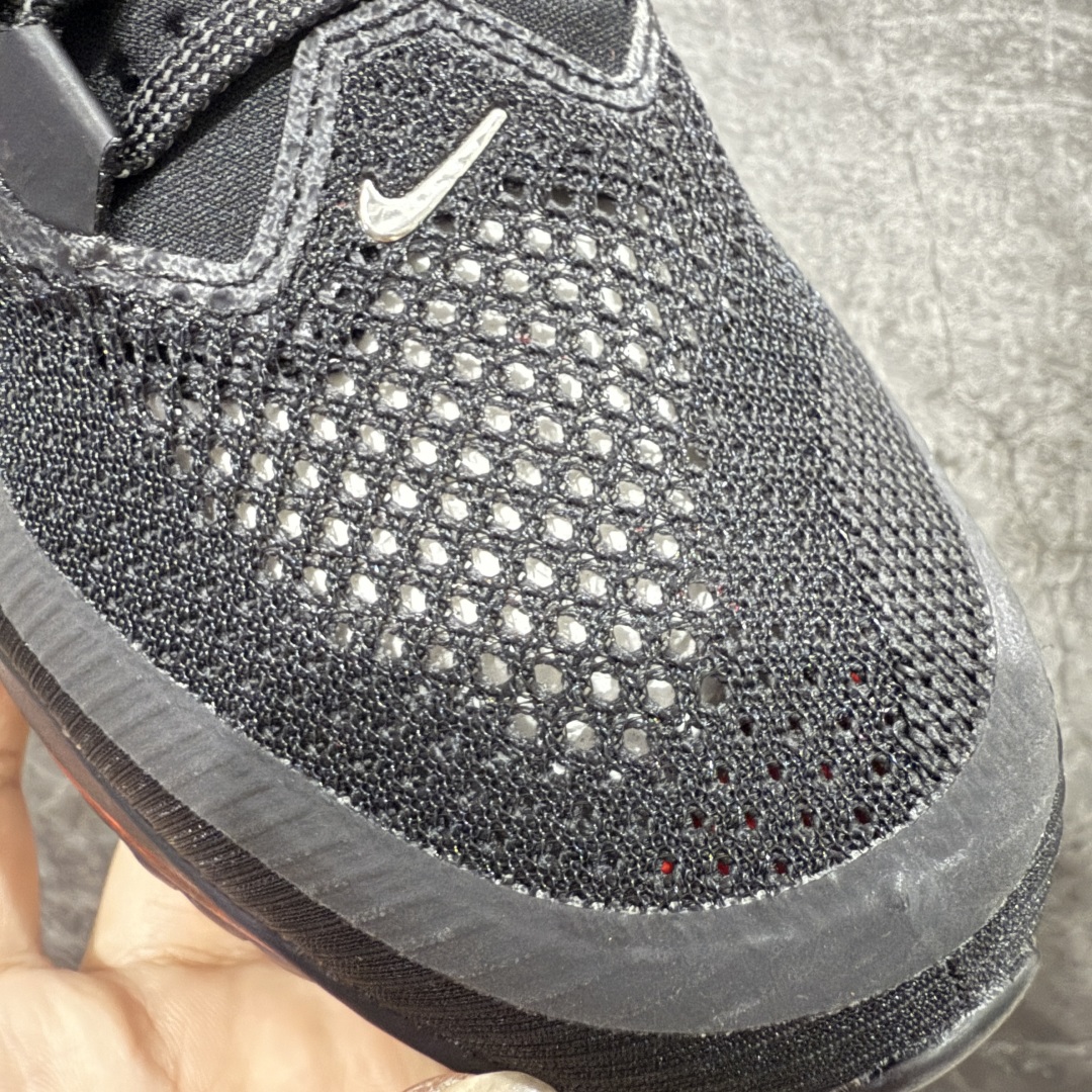 图片[4]-【XE纯原版】Nike Pegasus Premium Airscape 舒适百搭减震防滑耐磨透气 低帮跑步鞋 男款 黑红    目前市场最强品质 原版购入开发 一切材质配件均匀原版一致 完美版型 高端玩家必推版本 高价零售必推版本 欢迎对比市面任意版本‼️ 这双鞋简直是时尚与科技的完美融合。 经典黑色鞋面，质感爆棚，搭配超亮眼的银色大勾子，瞬间成为街头焦点。 鞋侧独特小吊牌，细节满满，个性直接拉满。  脚下的全掌气垫更是亮点，红黑配色超吸睛，不仅颜值在线，缓震性能更是一绝。 不管是日常出街还是慢跑锻炼，都能给双脚极致舒适体验。  码数超全，36 – 46 码任你选！别犹豫啦，穿上它，轻松走出潮流范，开启你的时尚运动新旅程！   #独家原包 原底原料 开模打造  #原厂鞋标 高精密准度  #原楦原纸板开发 匹配原版98%以上  #后跟弧度 正确呈现  #原厂皮料 质感无敌  #皮料切割干净 无任何毛边 清洁度细节完美    男码货号：HQ2592-003 码段：39-46  女码货号：HQ2593-003 码段：36-39-选品中心